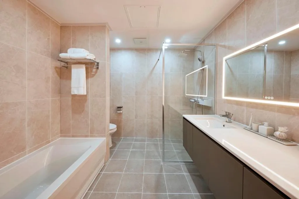 Bathroom in Tops10 Resort Donggang Cistar