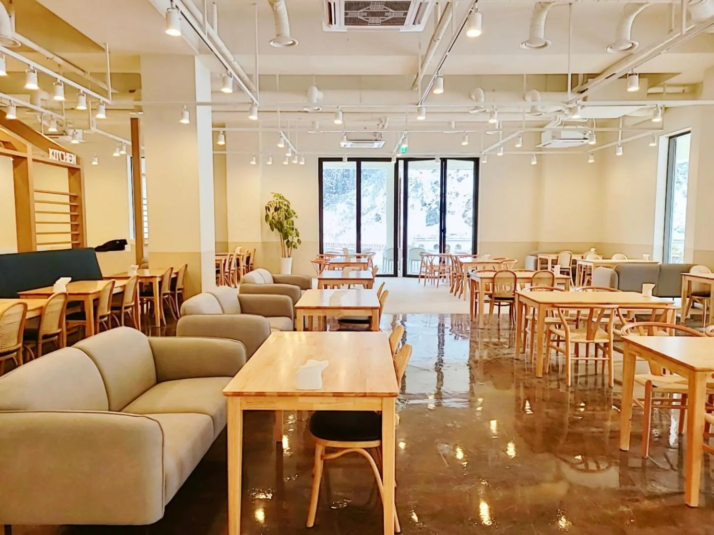 Restaurant/places to eat in Tops10 Resort Donggang Cistar