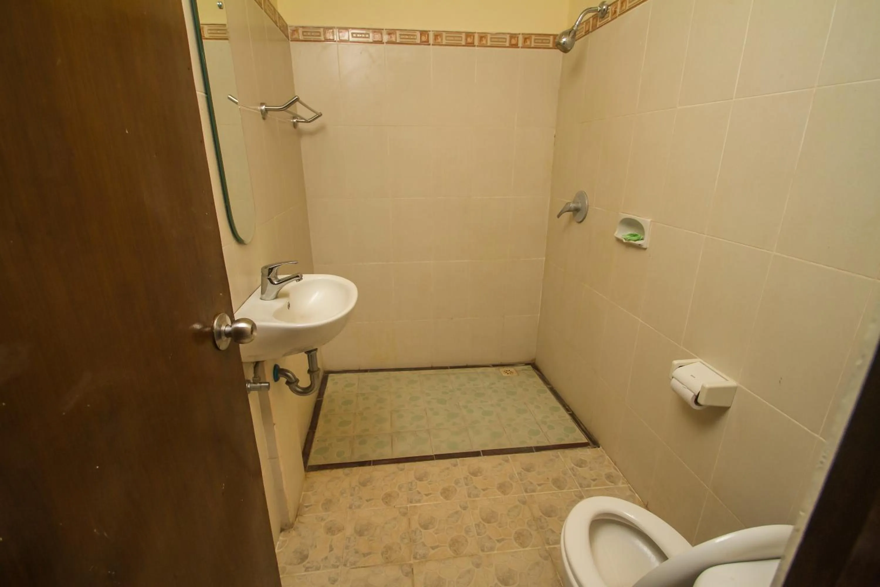 Shower in Omah D'Taman by EPS