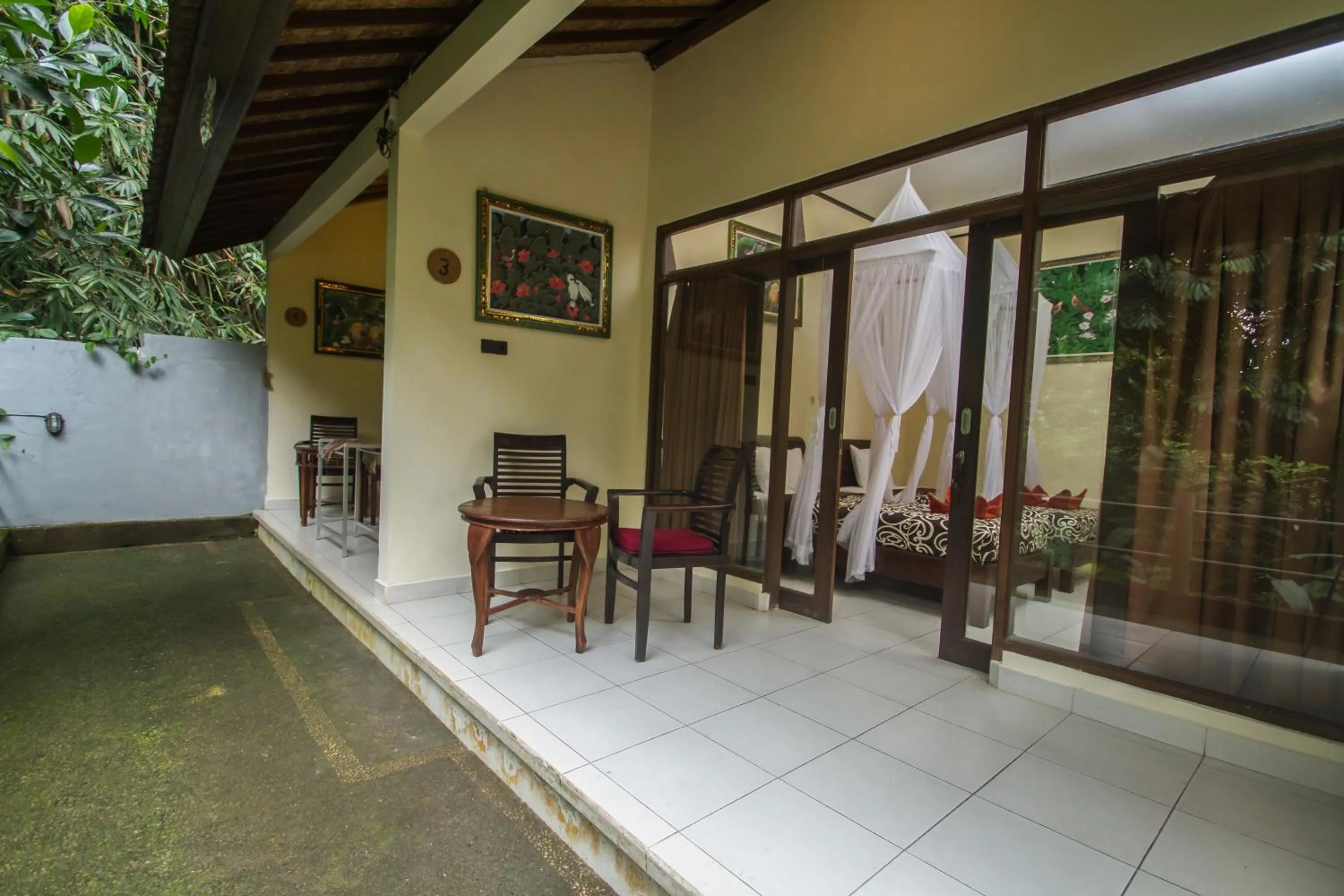 Patio in Omah D'Taman by EPS