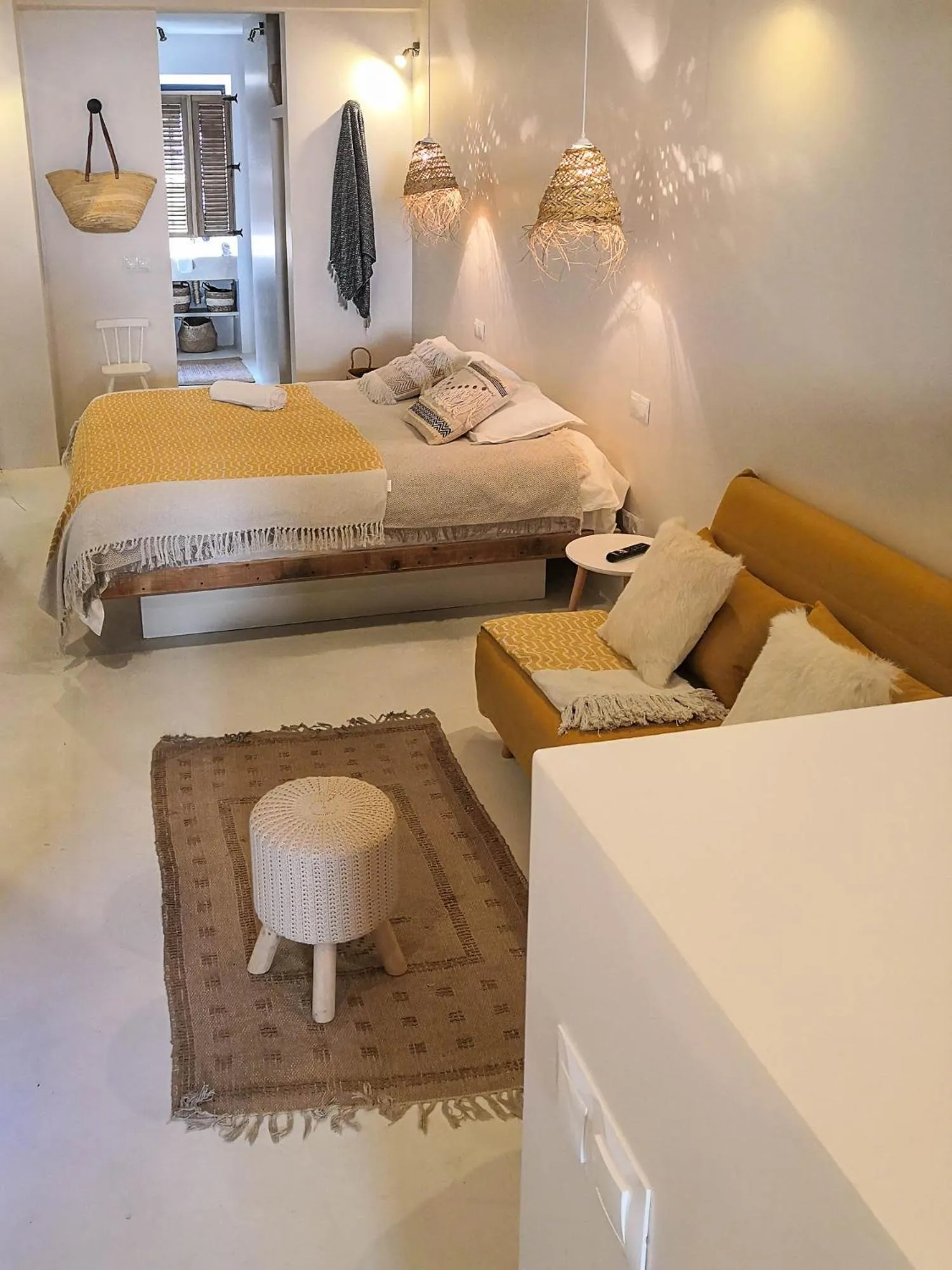 Bed in Ronda Center Apartments with Pool