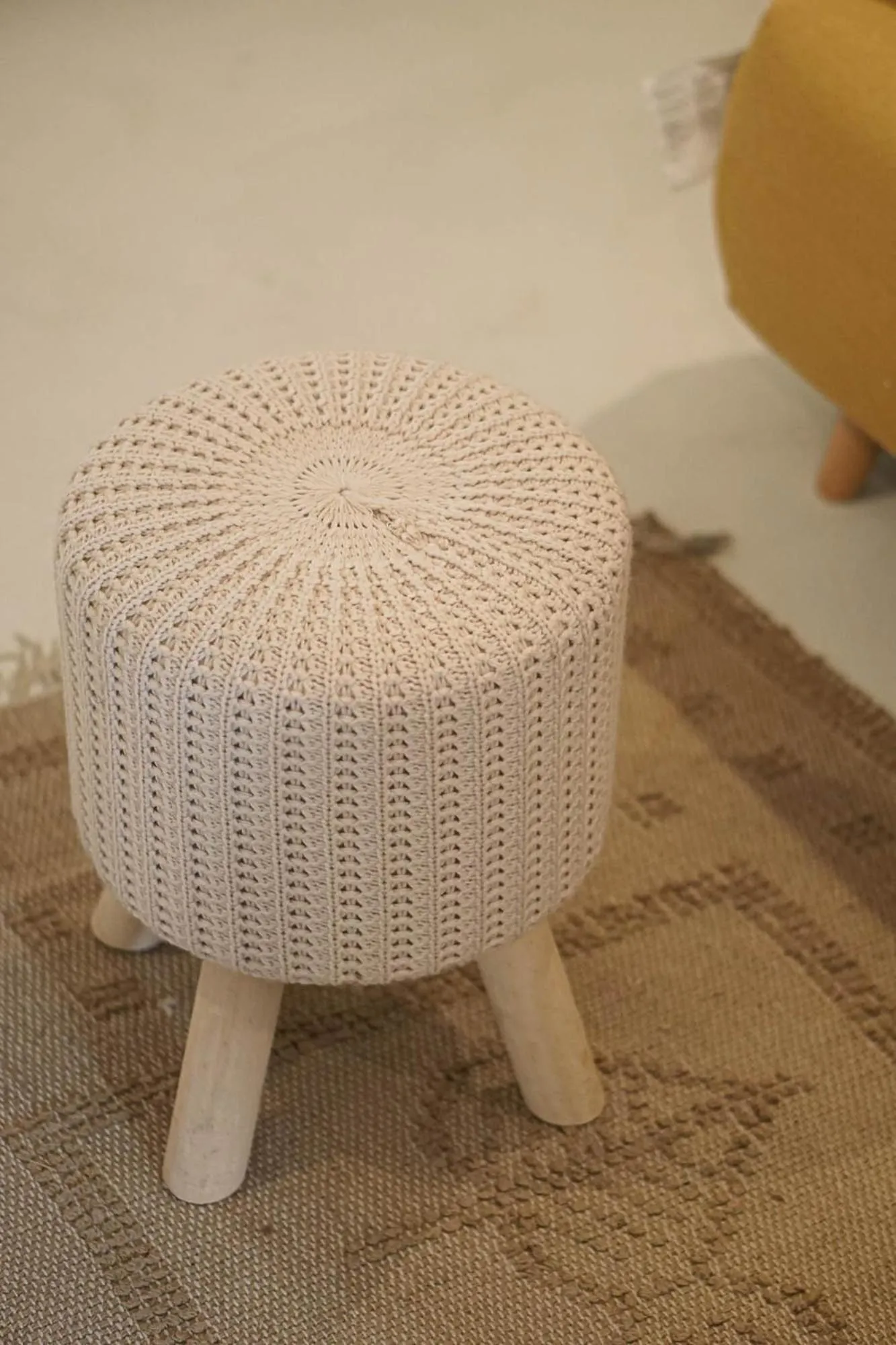 Decorative detail in Ronda Center Apartments with Pool