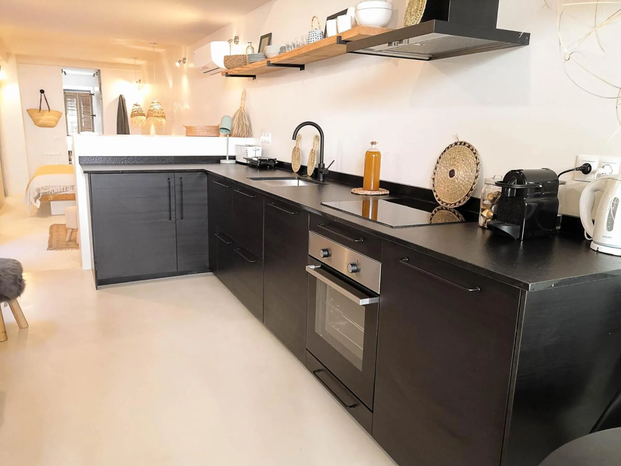 Coffee/tea facilities in Ronda Center Apartments with Pool