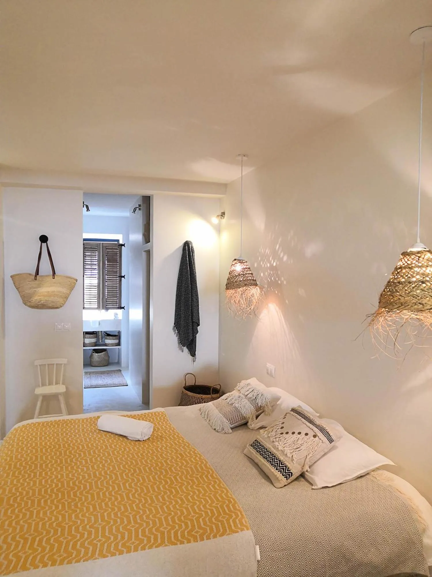 Bed in Ronda Center Apartments with Pool