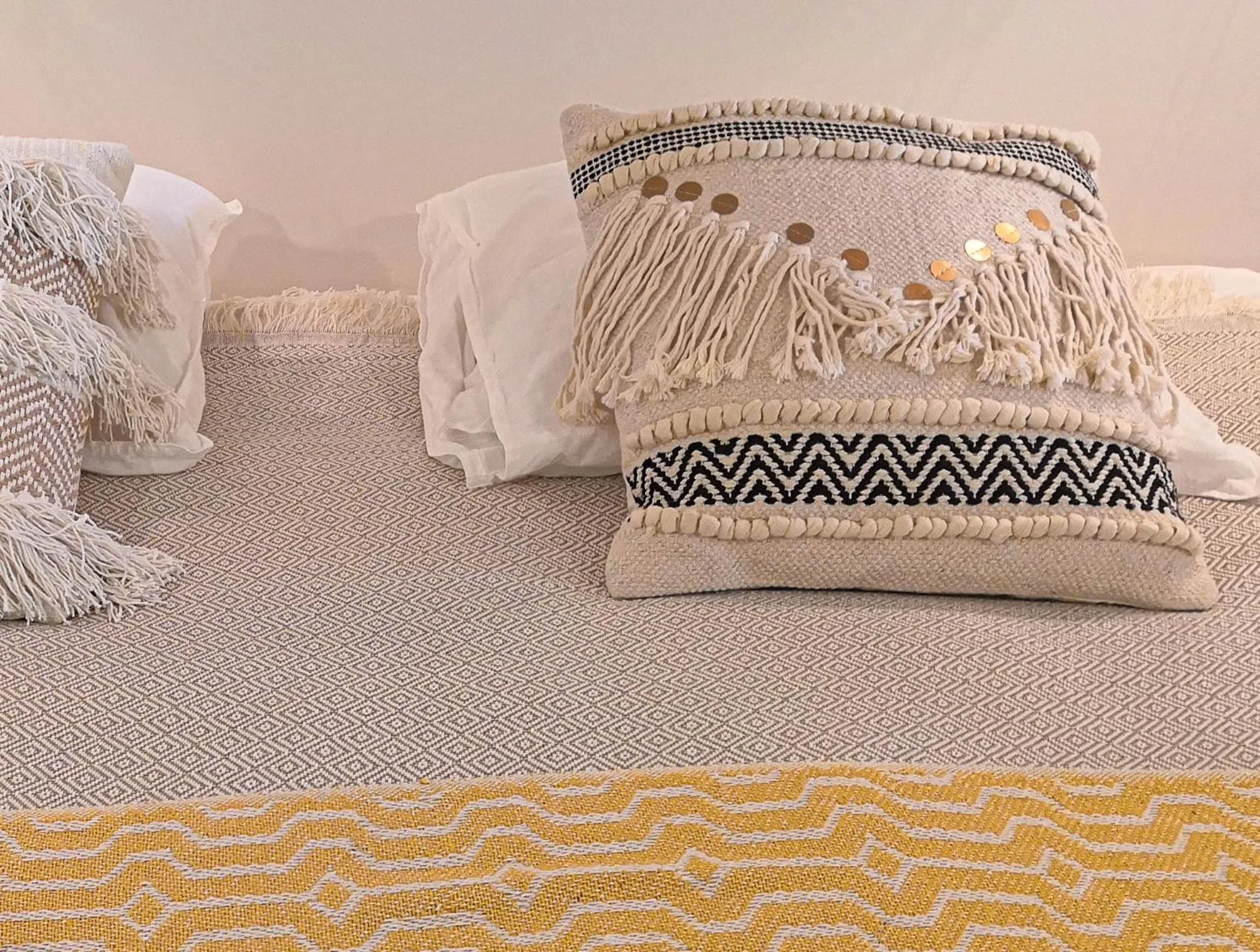 Living room, Bed in Ronda Center Apartments with Pool