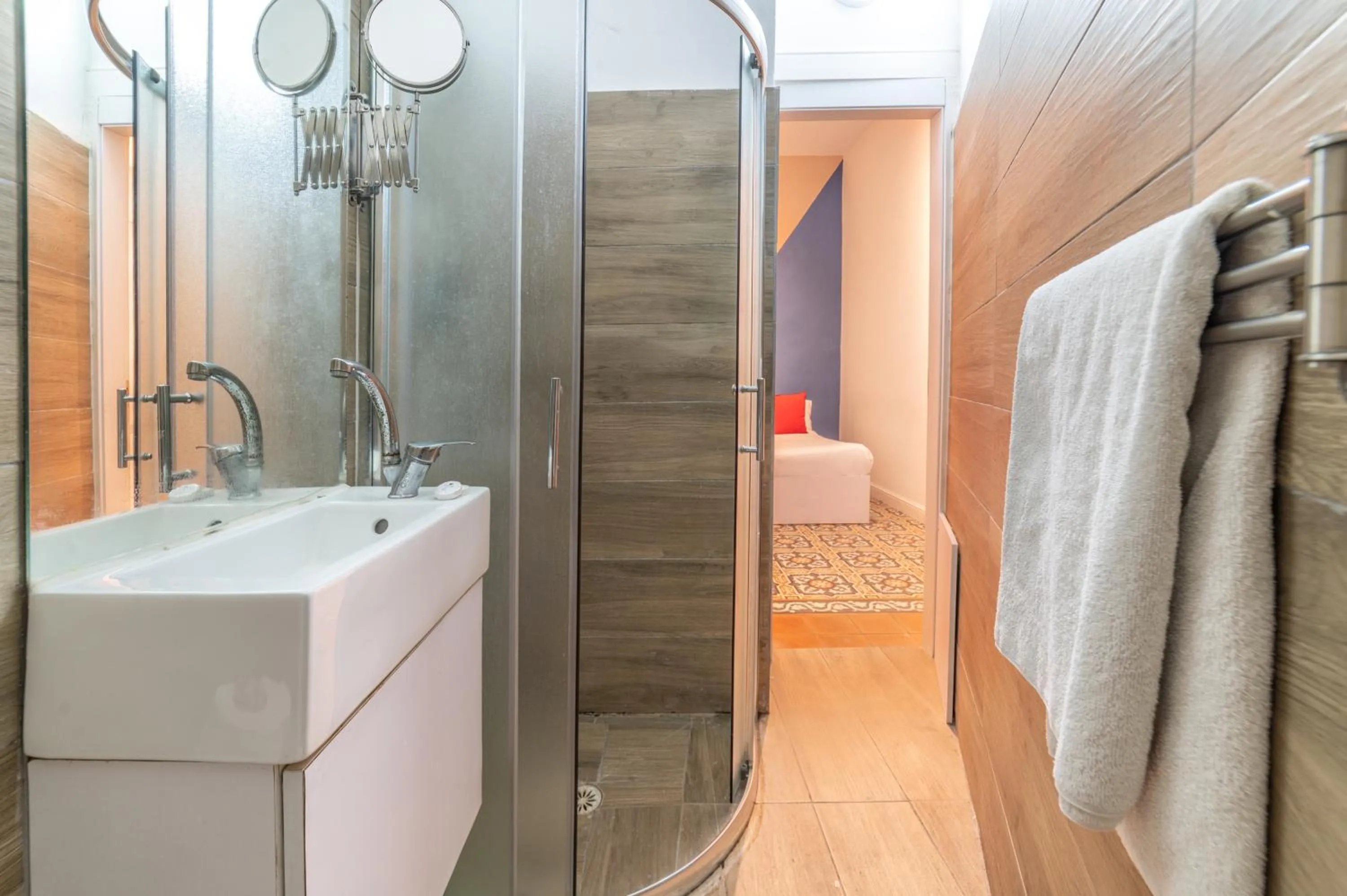 Shower in Paamonim Central Studios