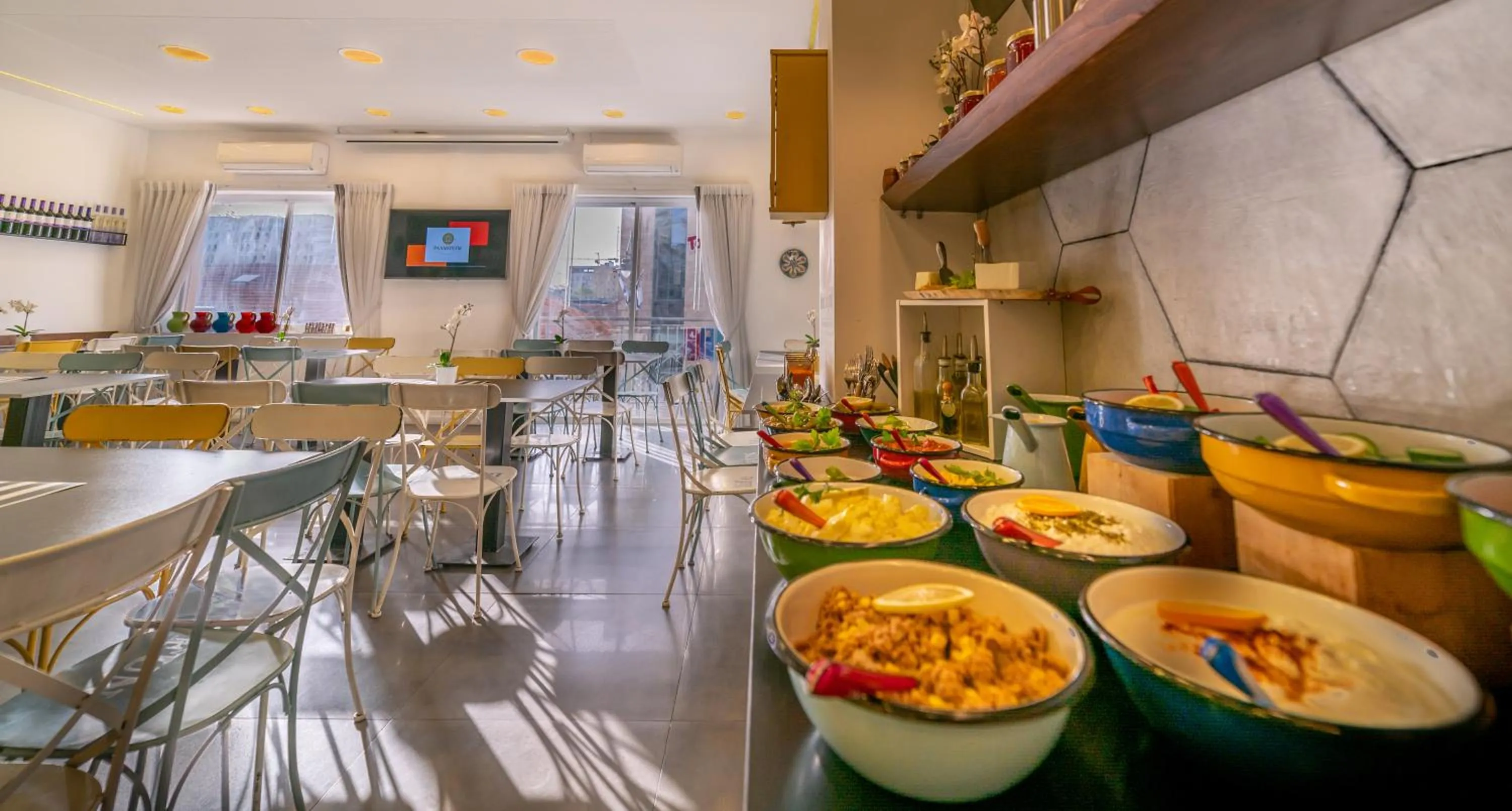 Food and drinks in Paamonim Central Studios