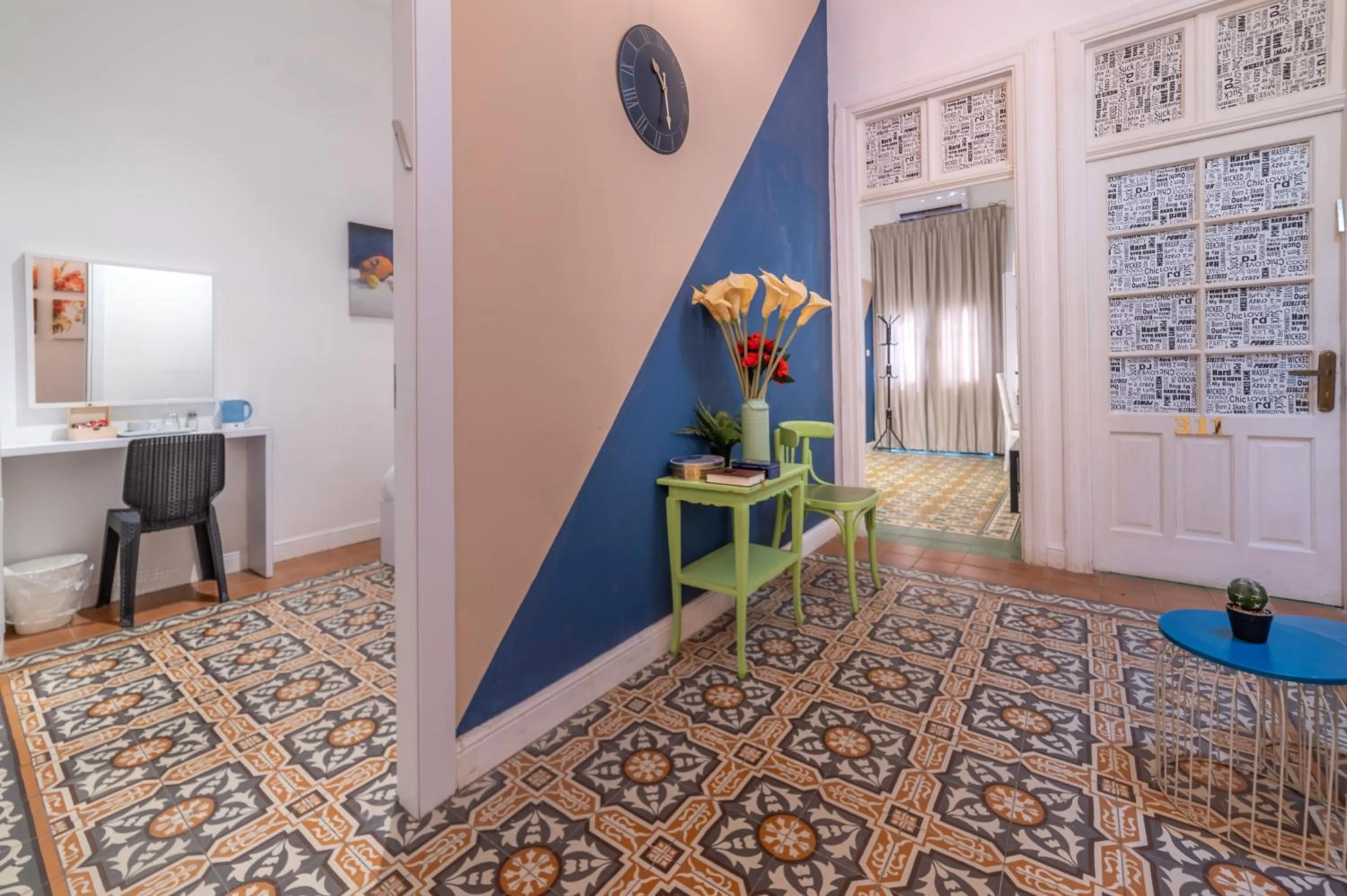 hair dresser in Paamonim Central Studios