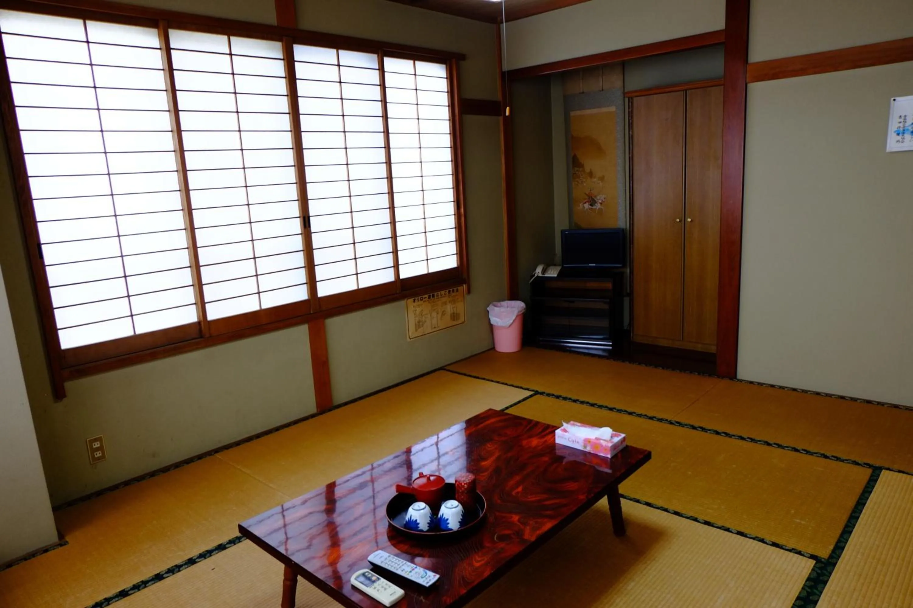 Photo of the whole room in Ichifujiso