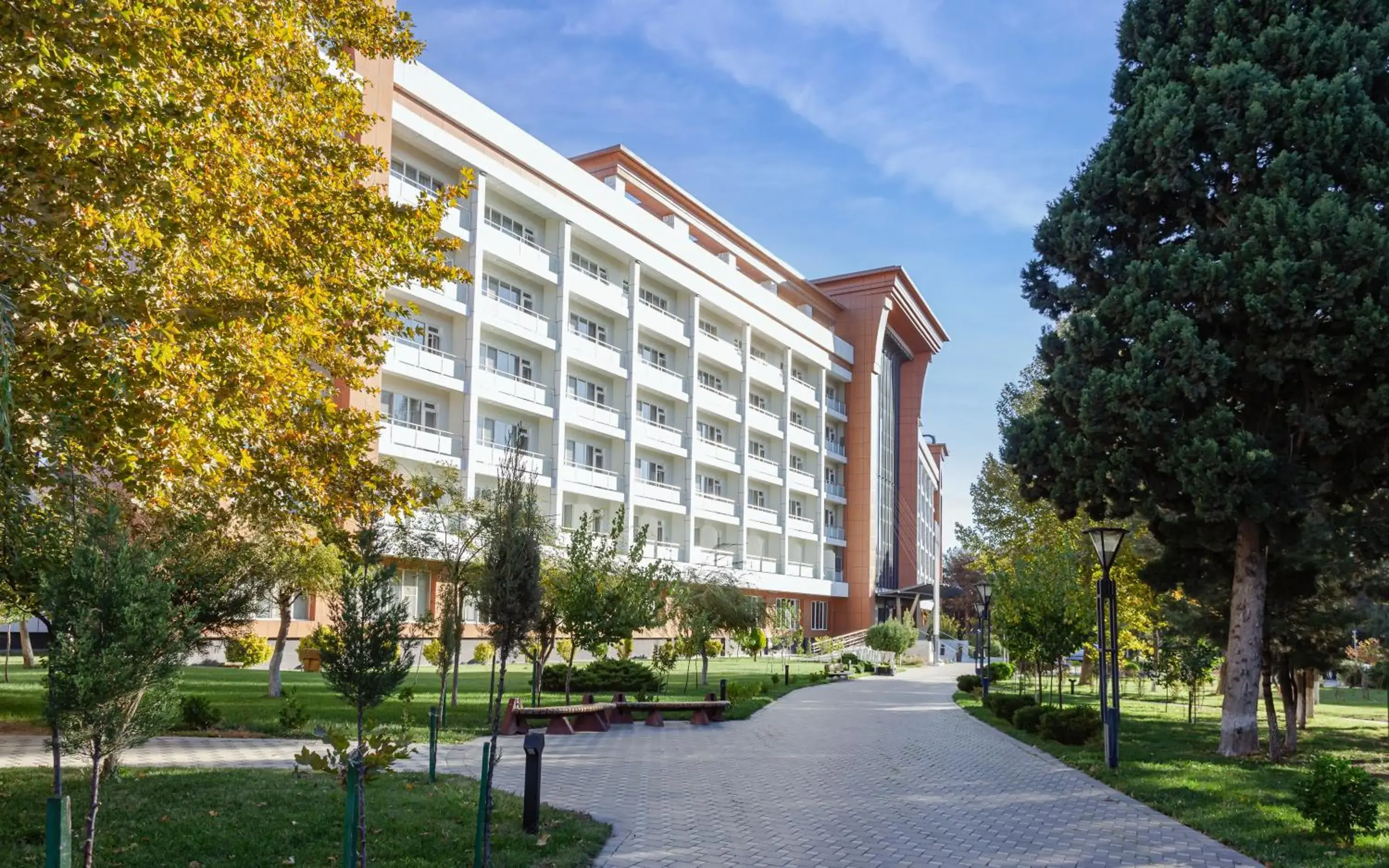 Property building in Chinar Health Hotel Naftalan Property building in Chinar Health Hotel Naftalan