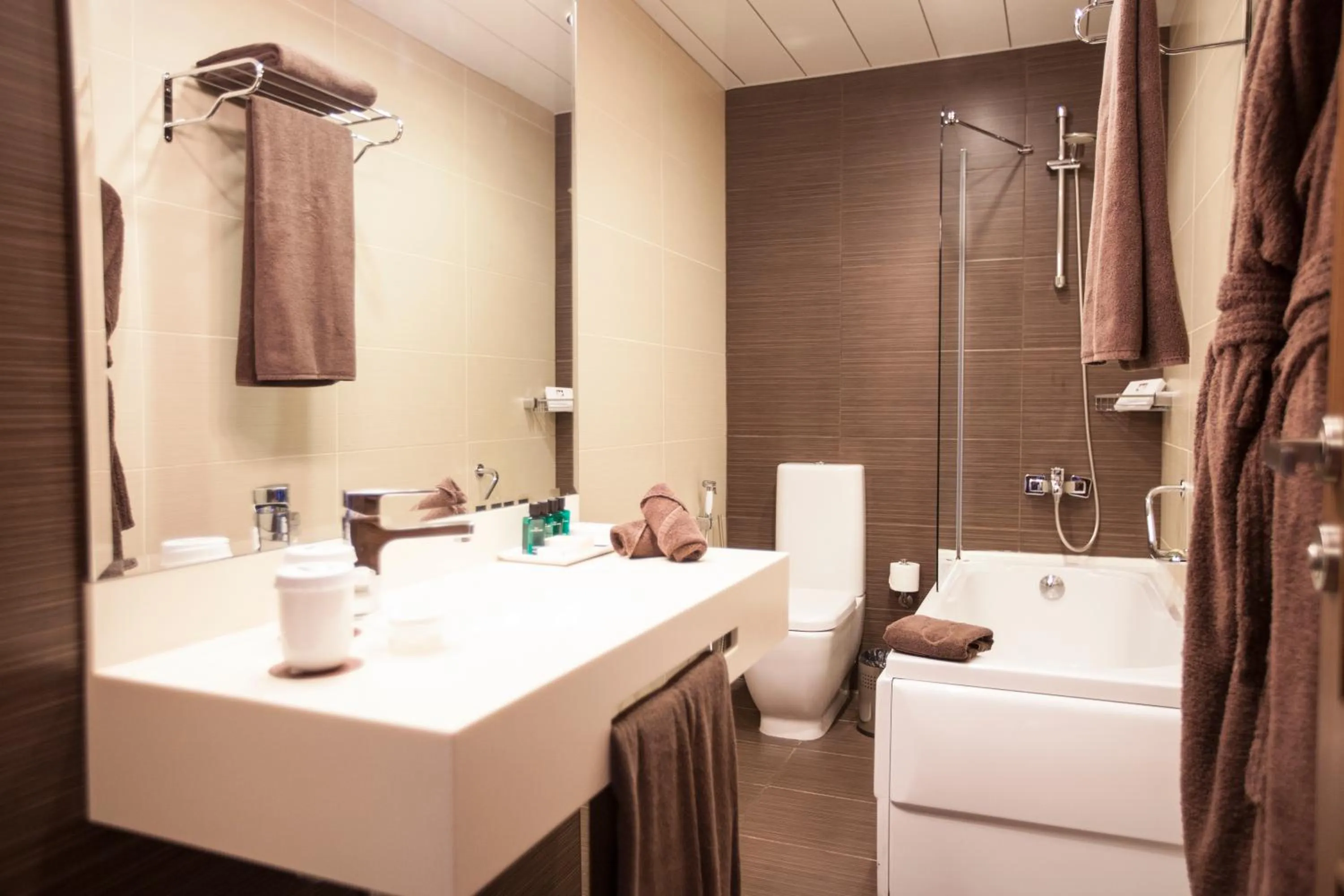 Shower in Chinar Health Hotel Naftalan