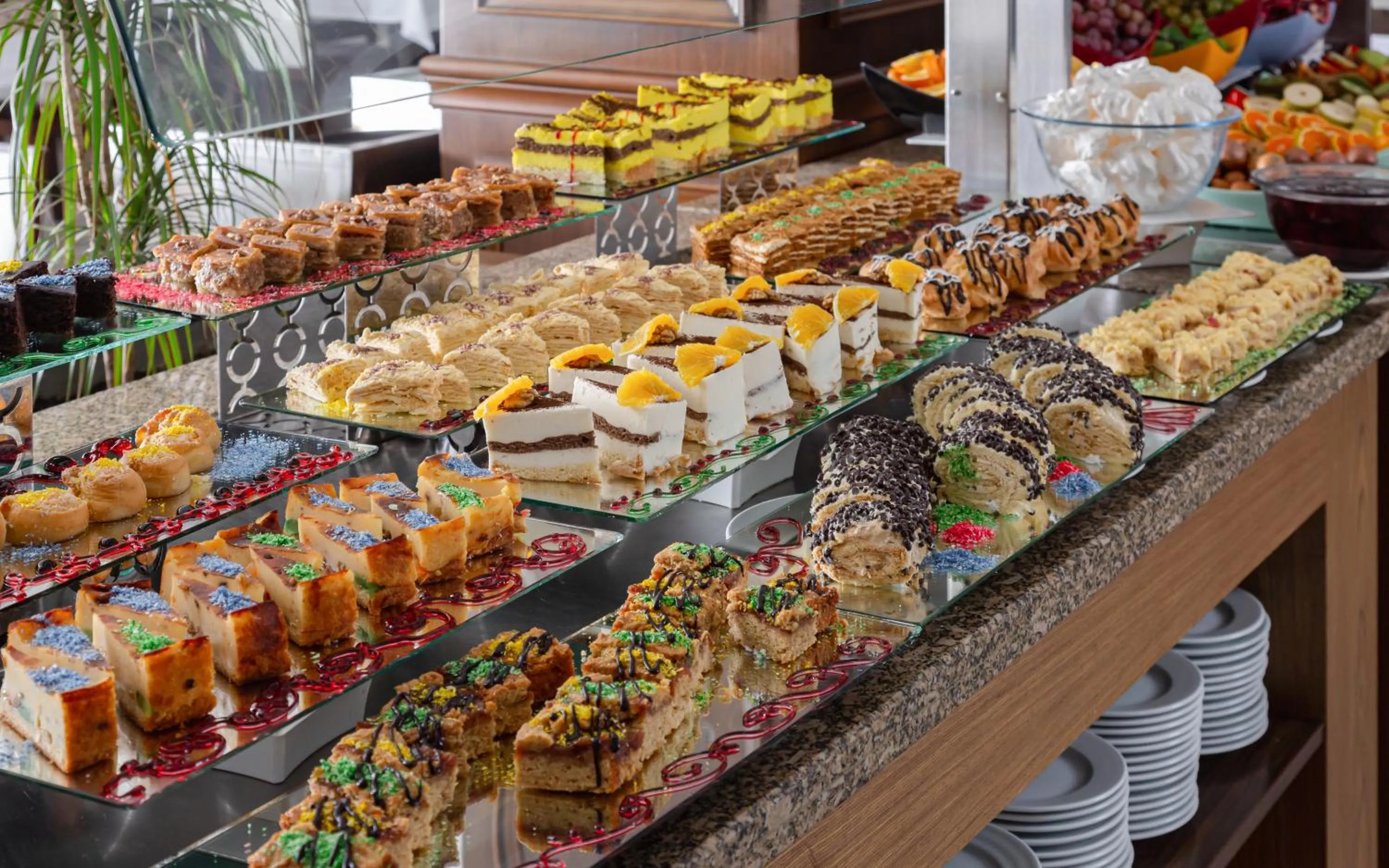 Restaurant/places to eat in Chinar Health Hotel Naftalan