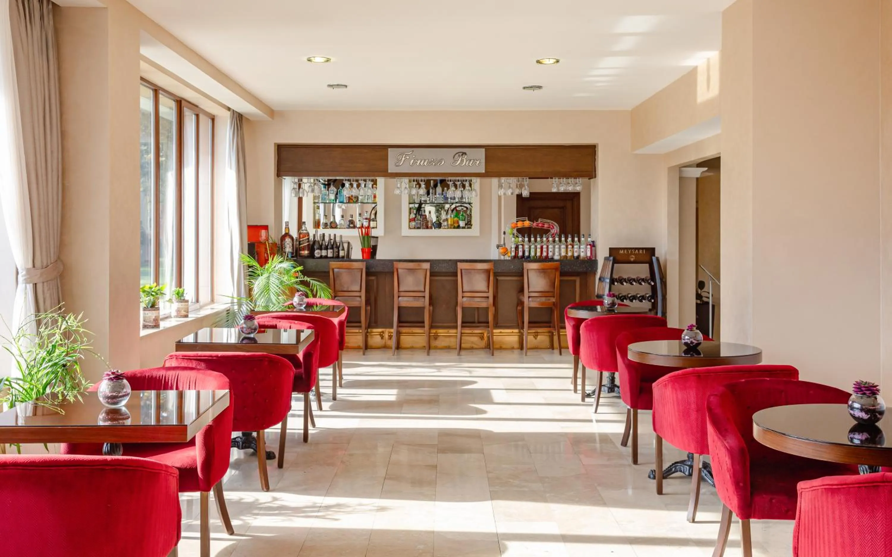 Restaurant/places to eat in Chinar Health Hotel Naftalan