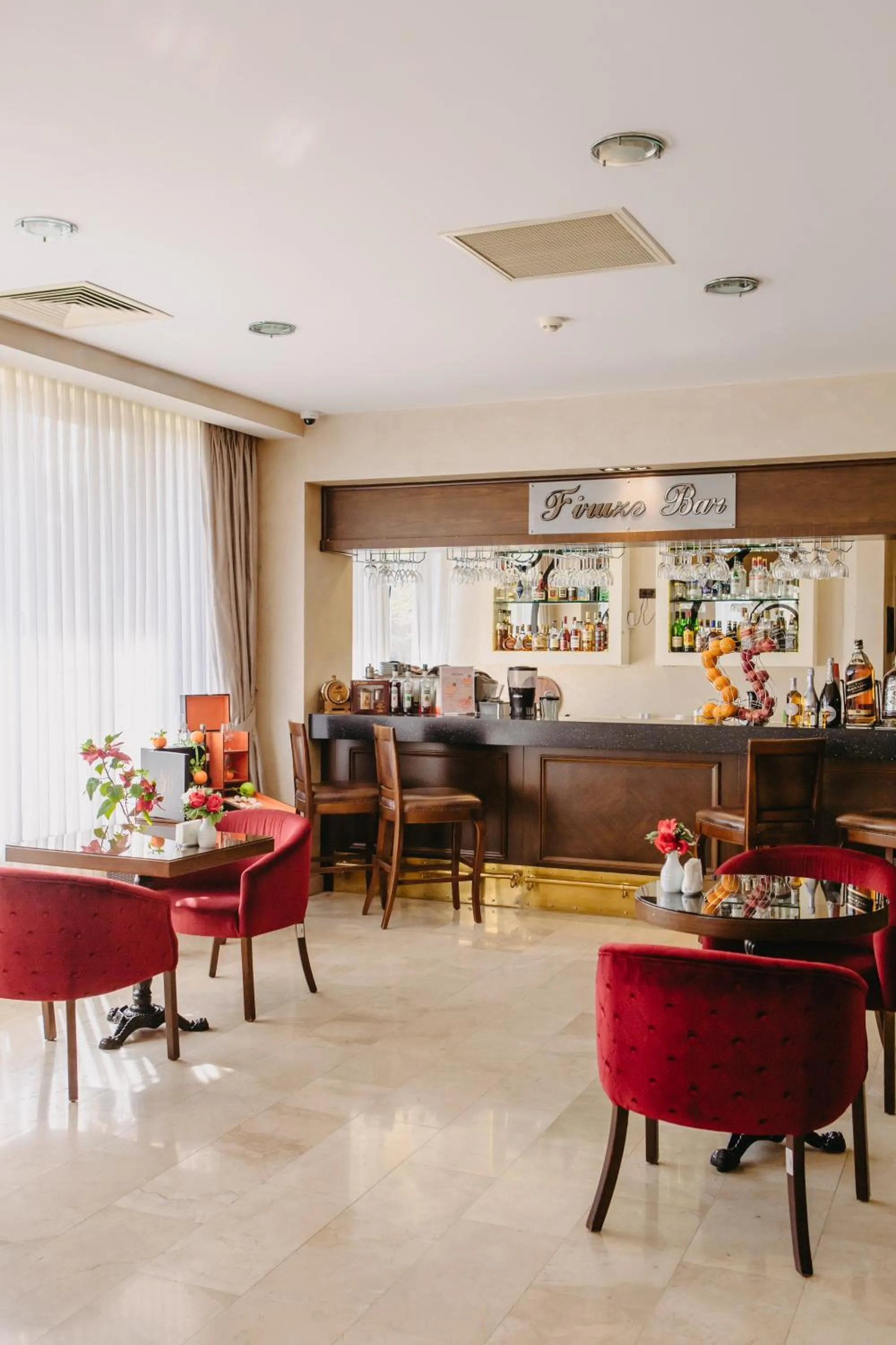 Restaurant/places to eat in Chinar Health Hotel Naftalan