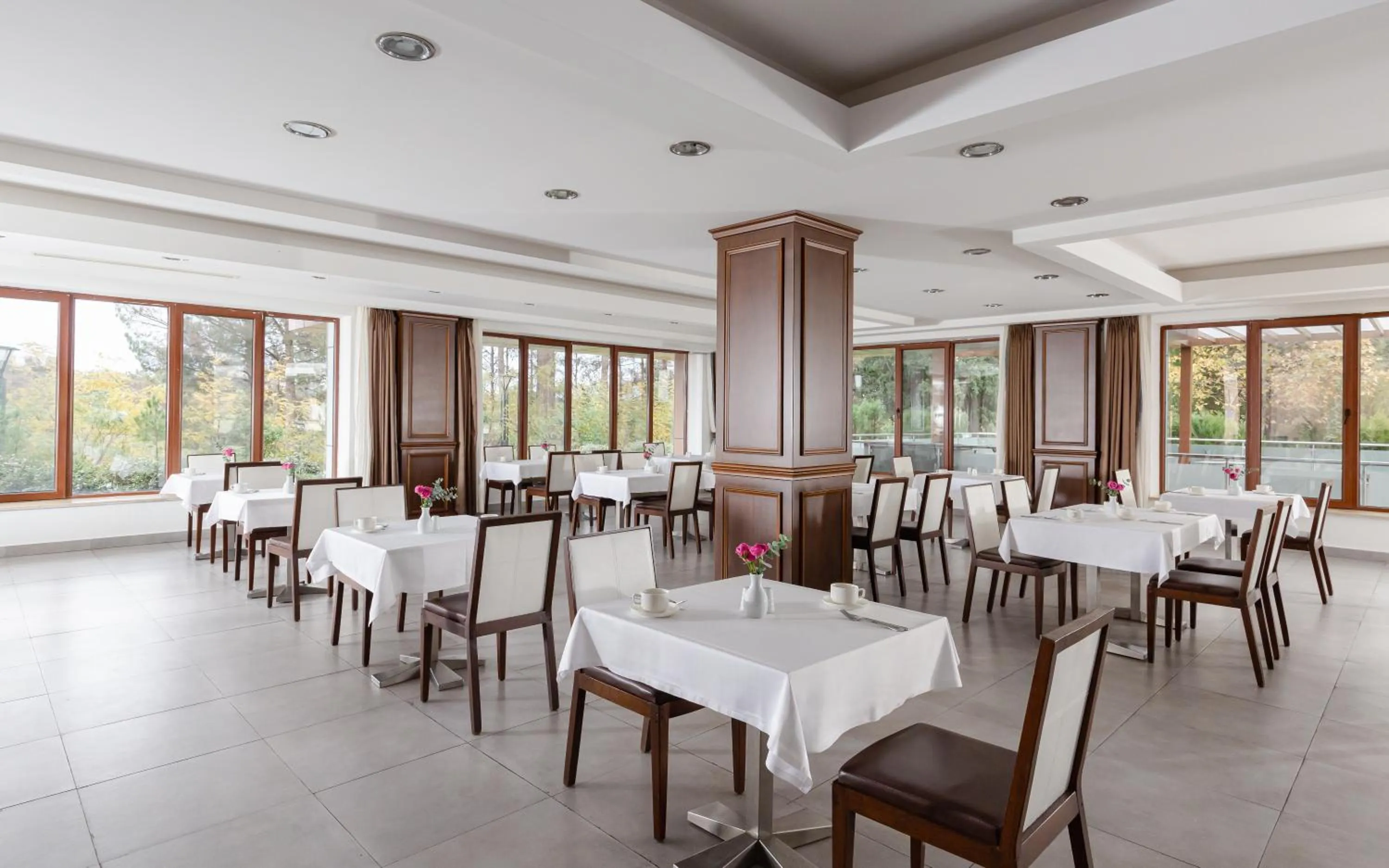 Restaurant/places to eat in Chinar Health Hotel Naftalan