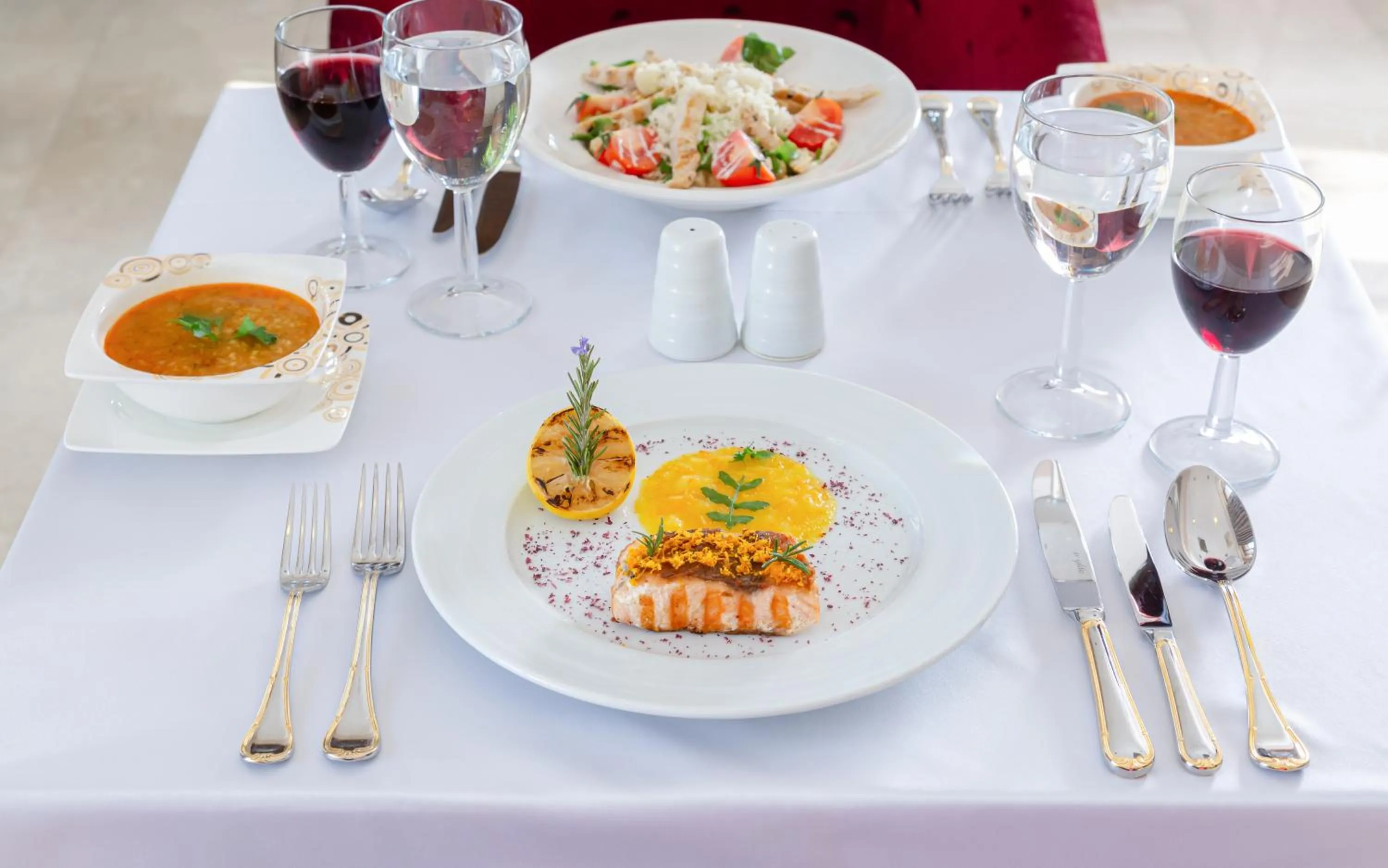 Restaurant/places to eat in Chinar Health Hotel Naftalan