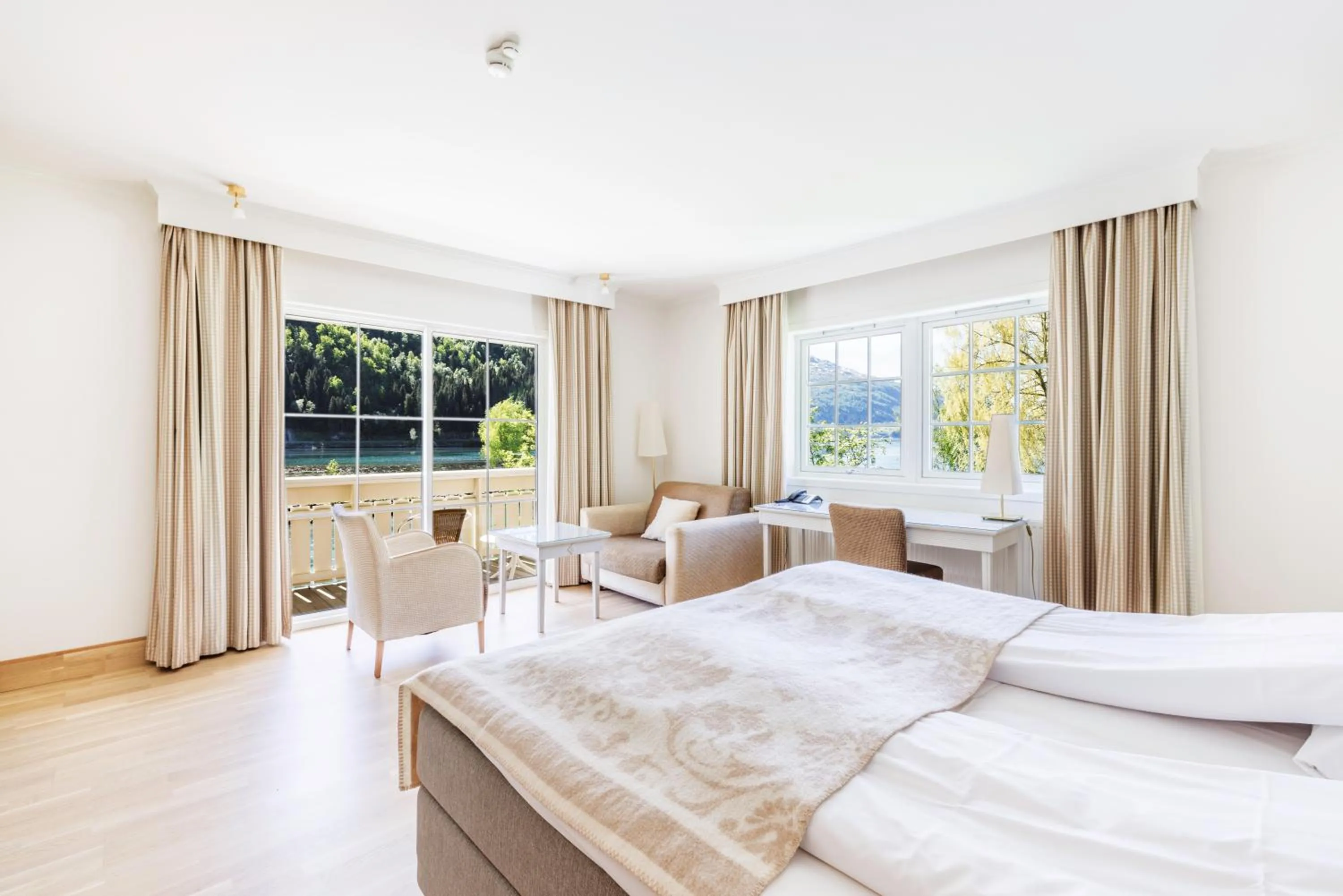 Bed in Hotel Loenfjord Loen