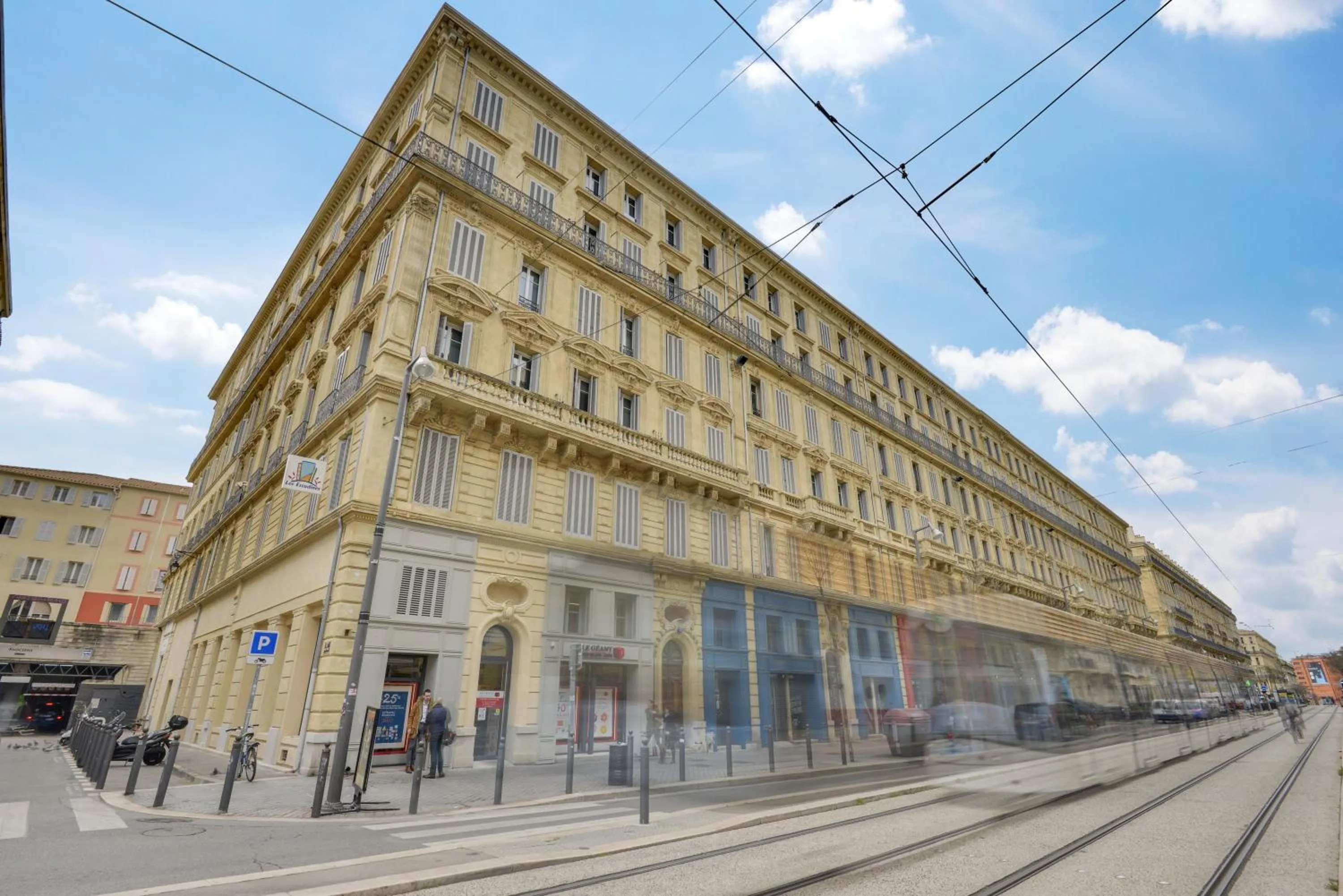 Property building in The People - Marseille