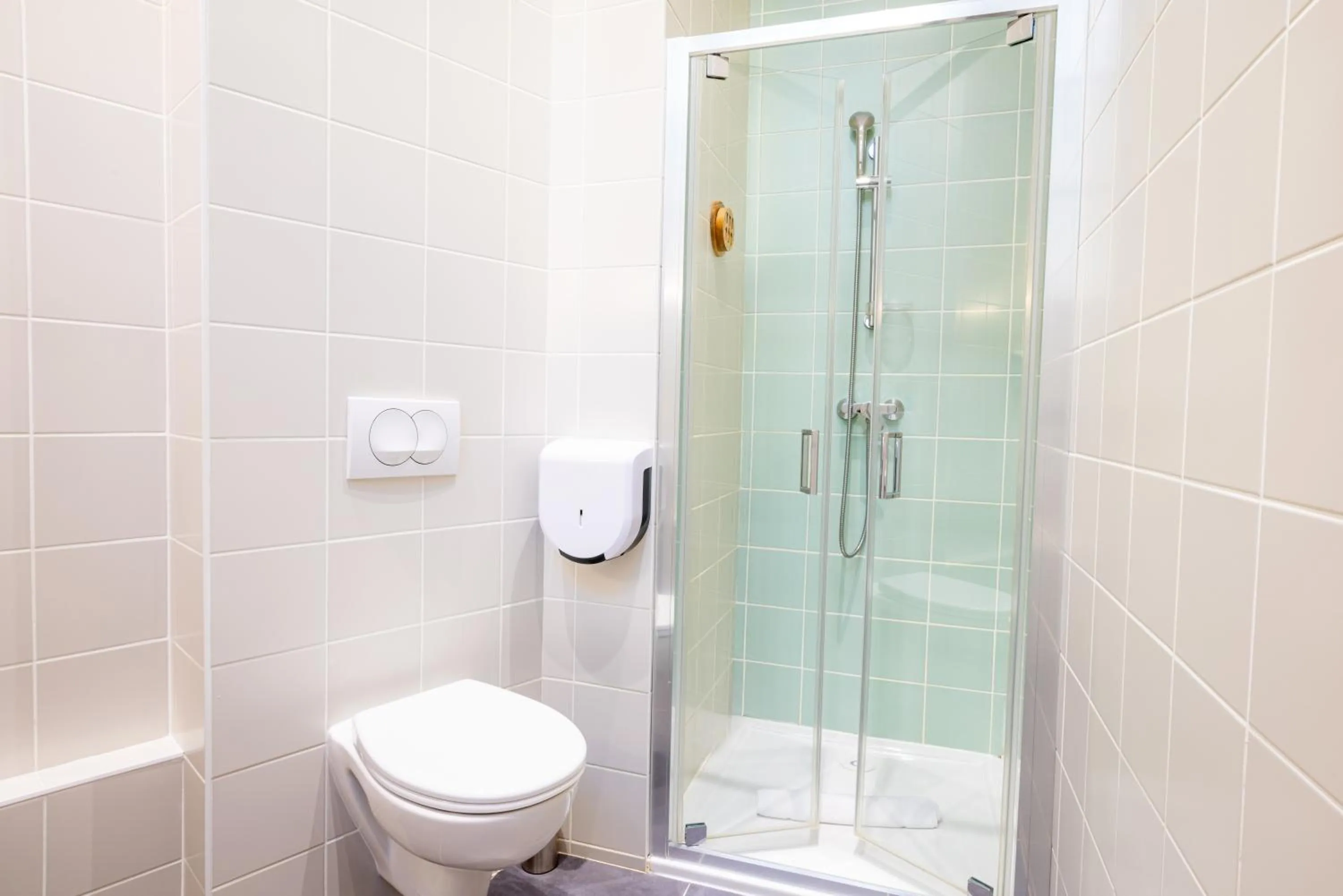 Shower in The People - Marseille