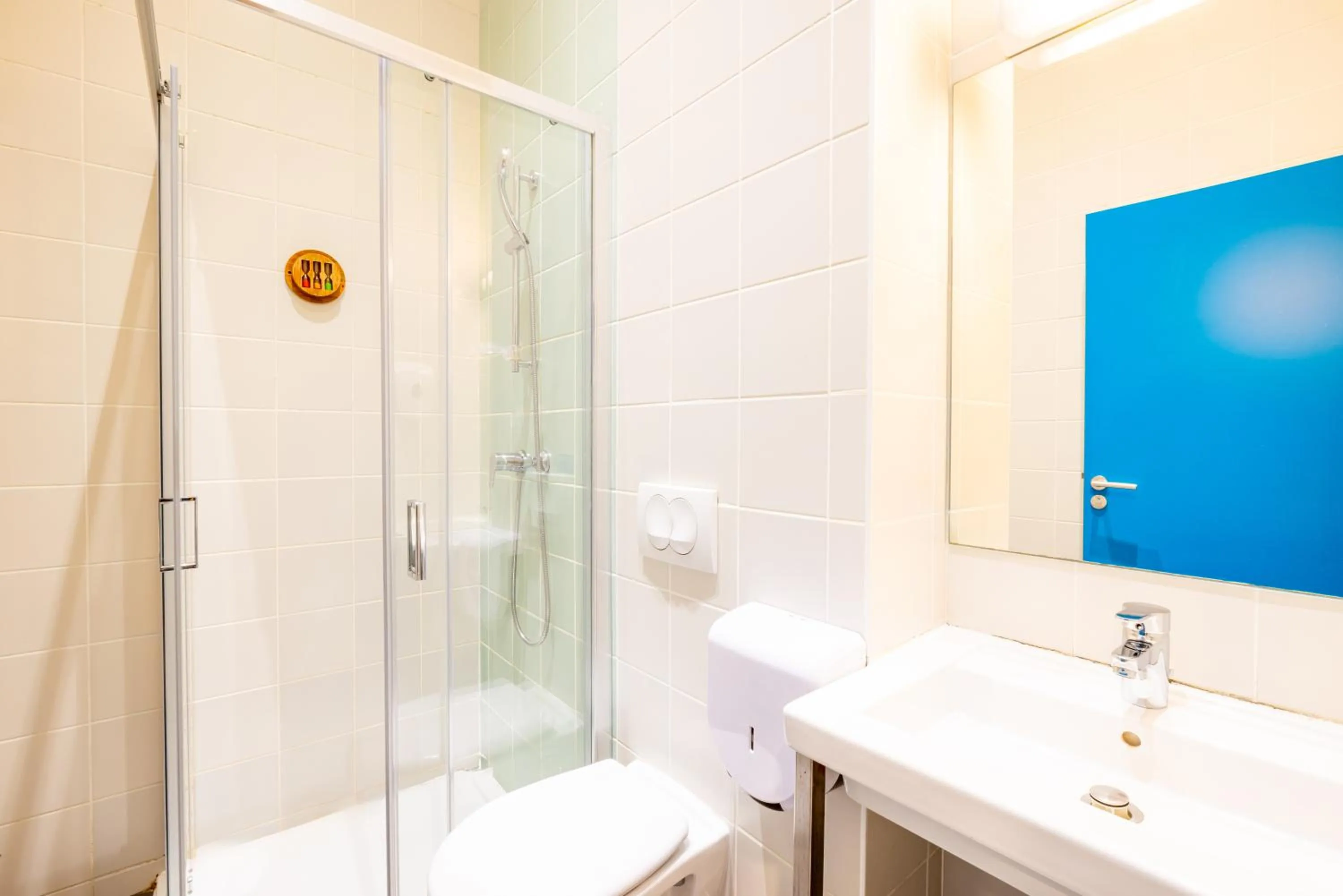 Shower in The People - Marseille