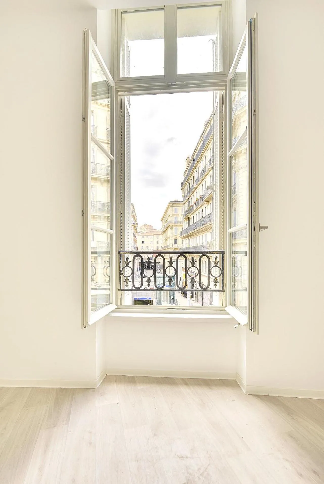 City view in The People - Marseille