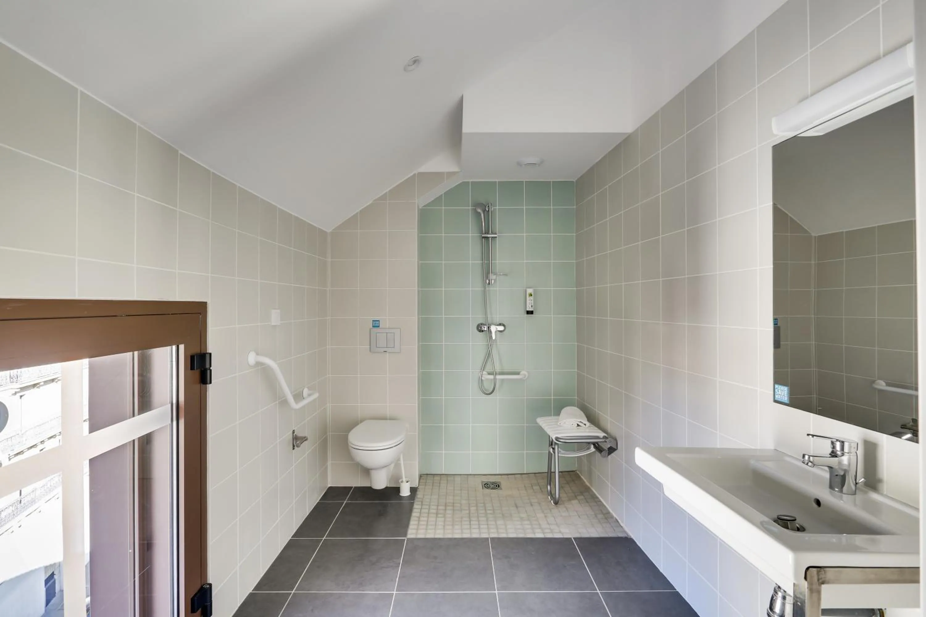 Bathroom in The People - Marseille