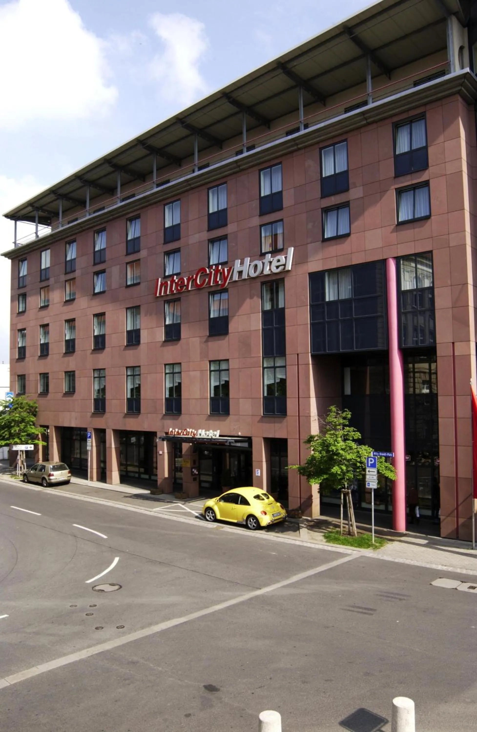 Facade/entrance in IntercityHotel Erfurt