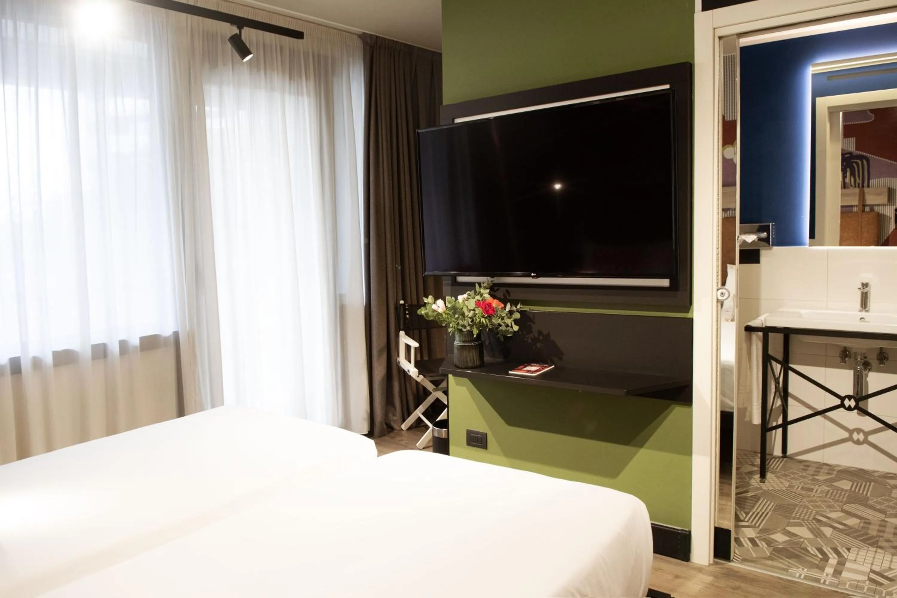 Bed in Mercure Roma Cinecitta