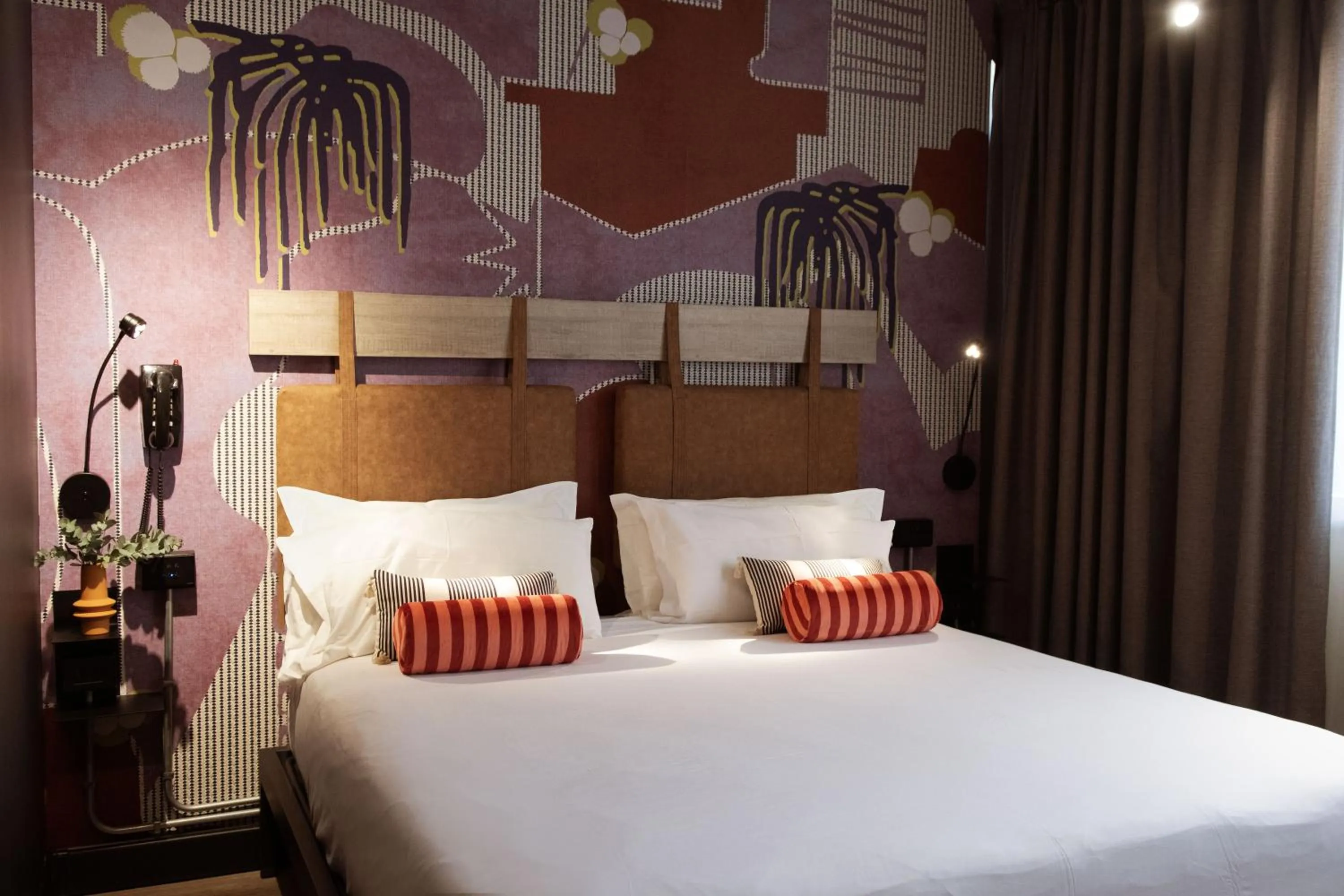 Bed in Mercure Roma Cinecitta