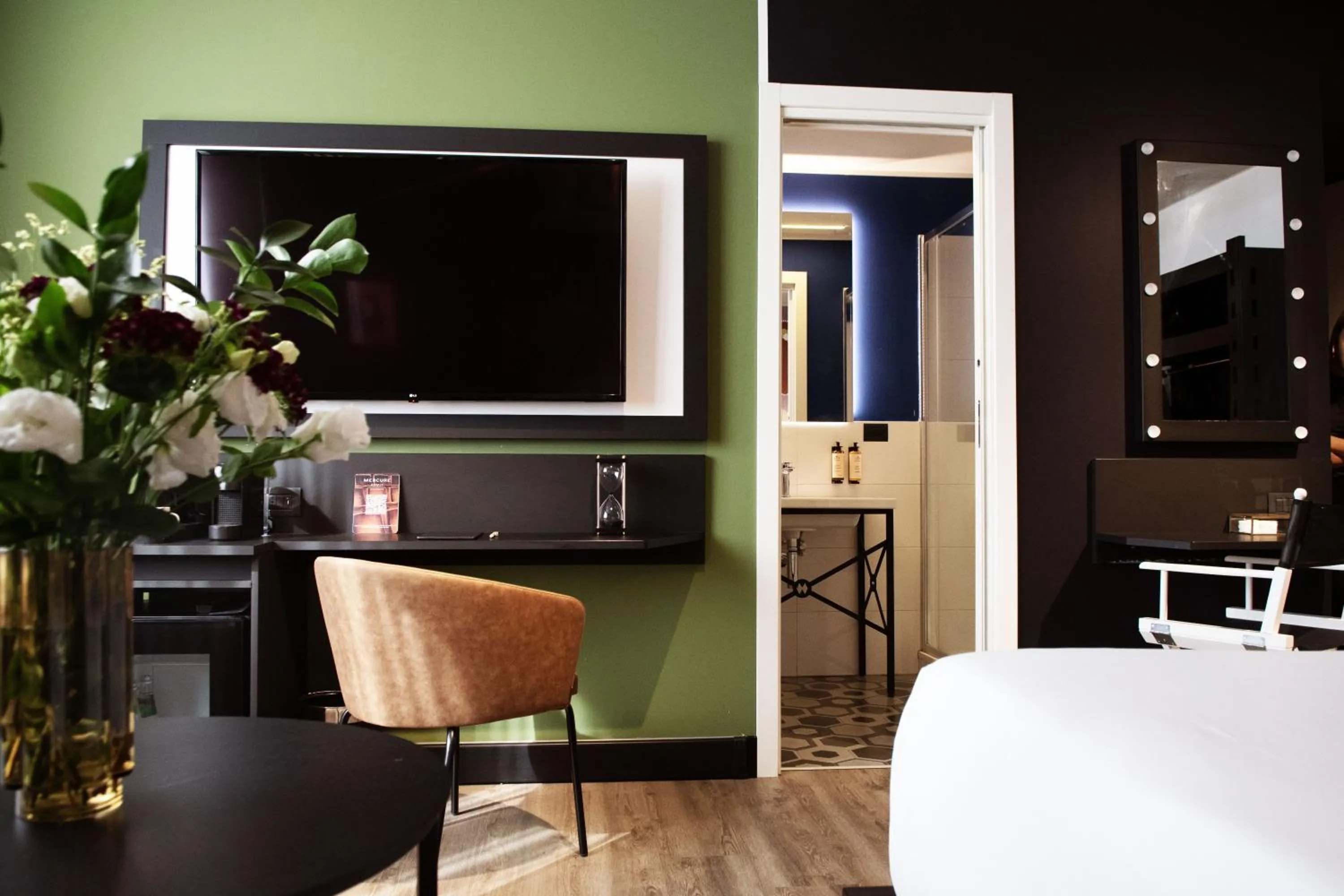 Bed in Mercure Roma Cinecitta