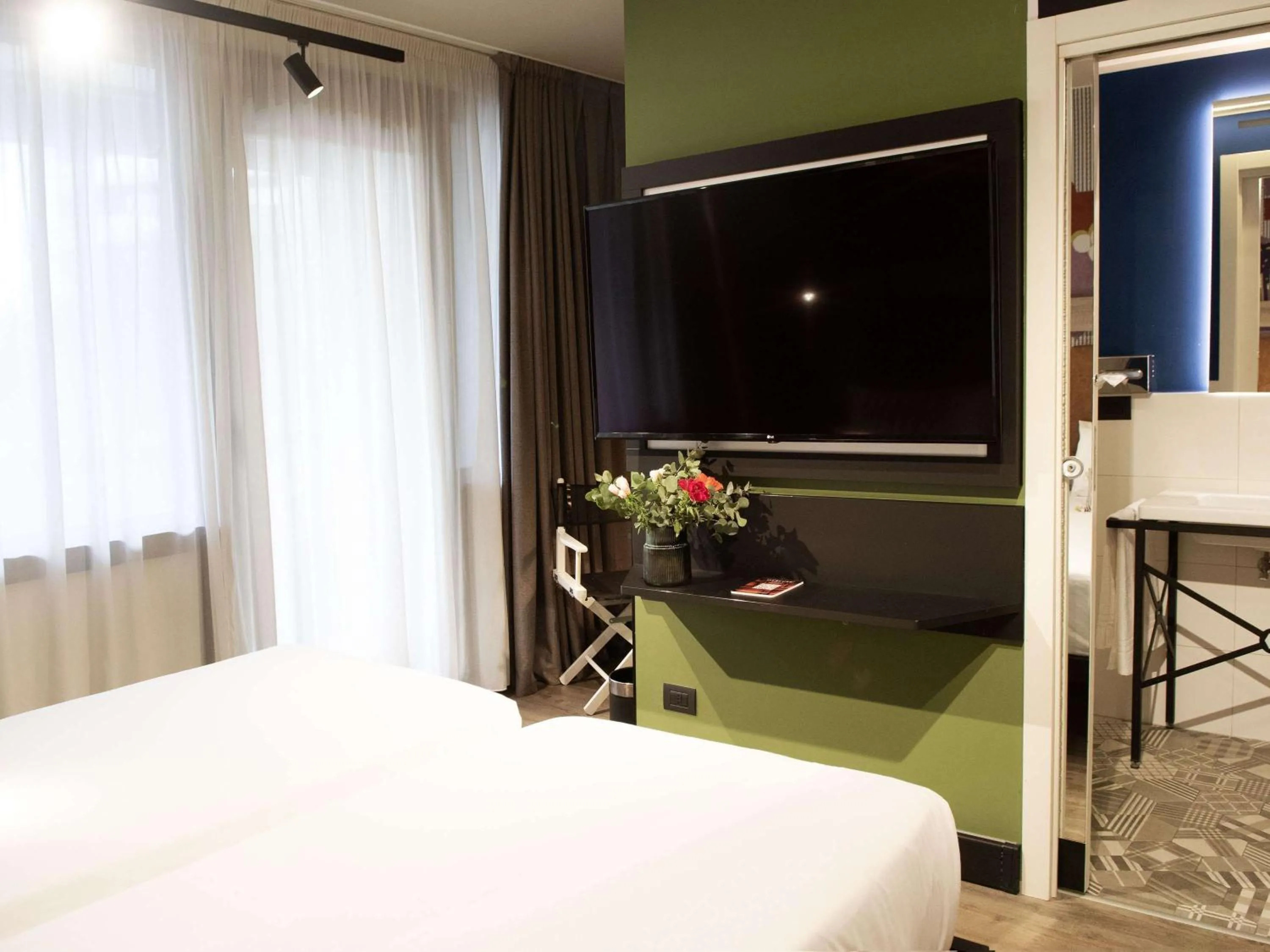 Bedroom, Bed in Mercure Roma Cinecitta