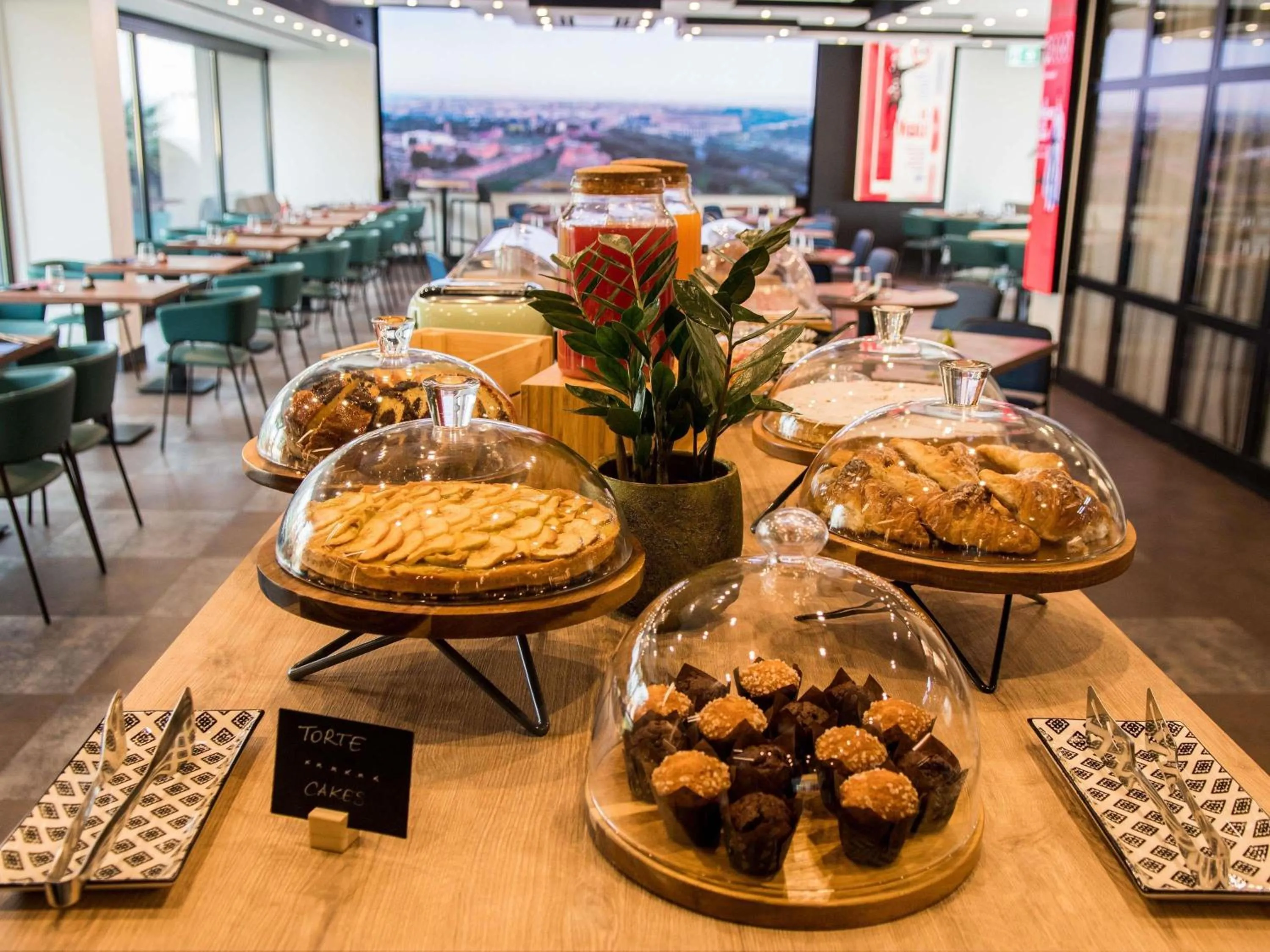 Restaurant/places to eat in Mercure Roma Cinecittà