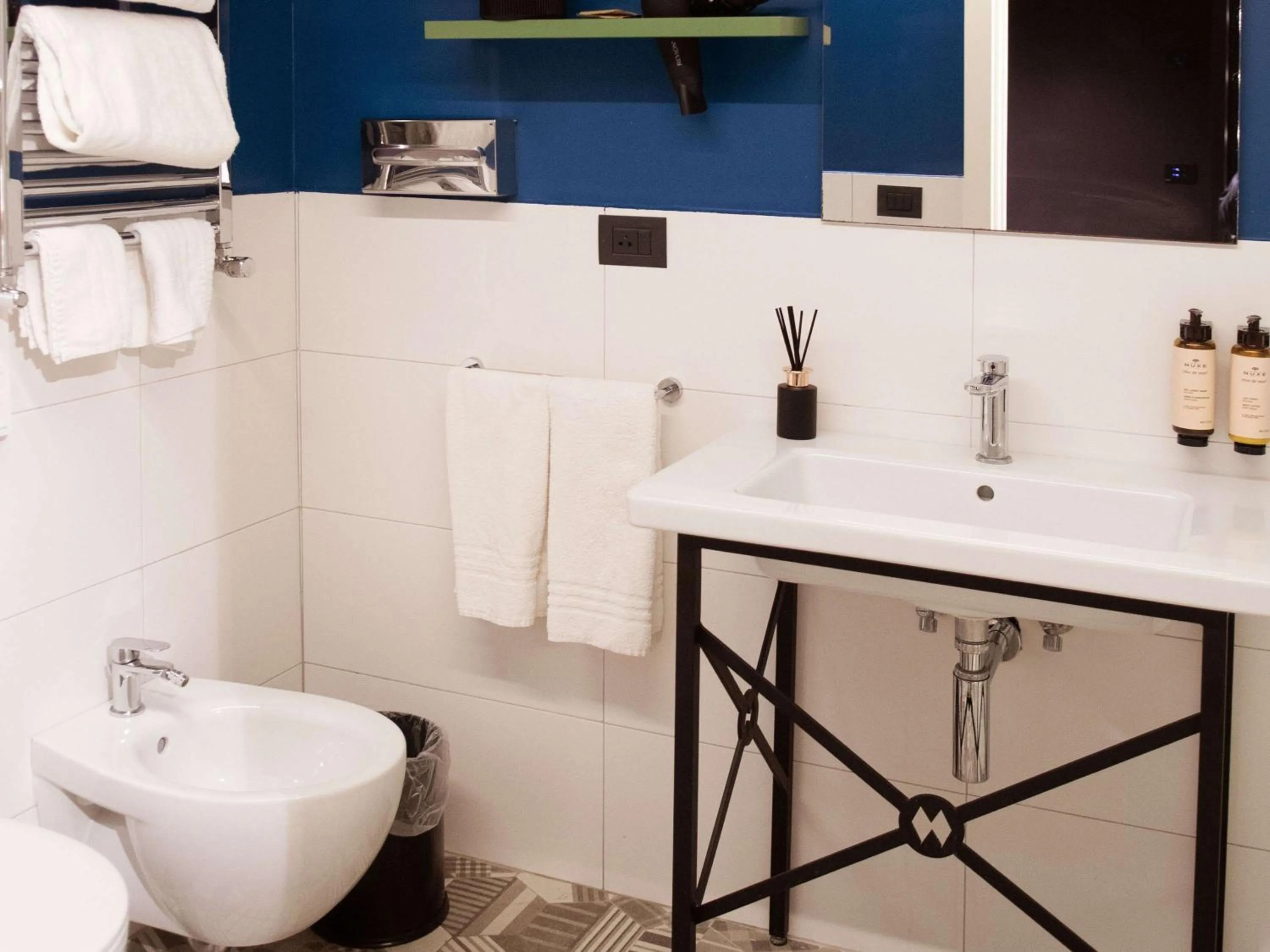 Bathroom in Mercure Roma Cinecitta