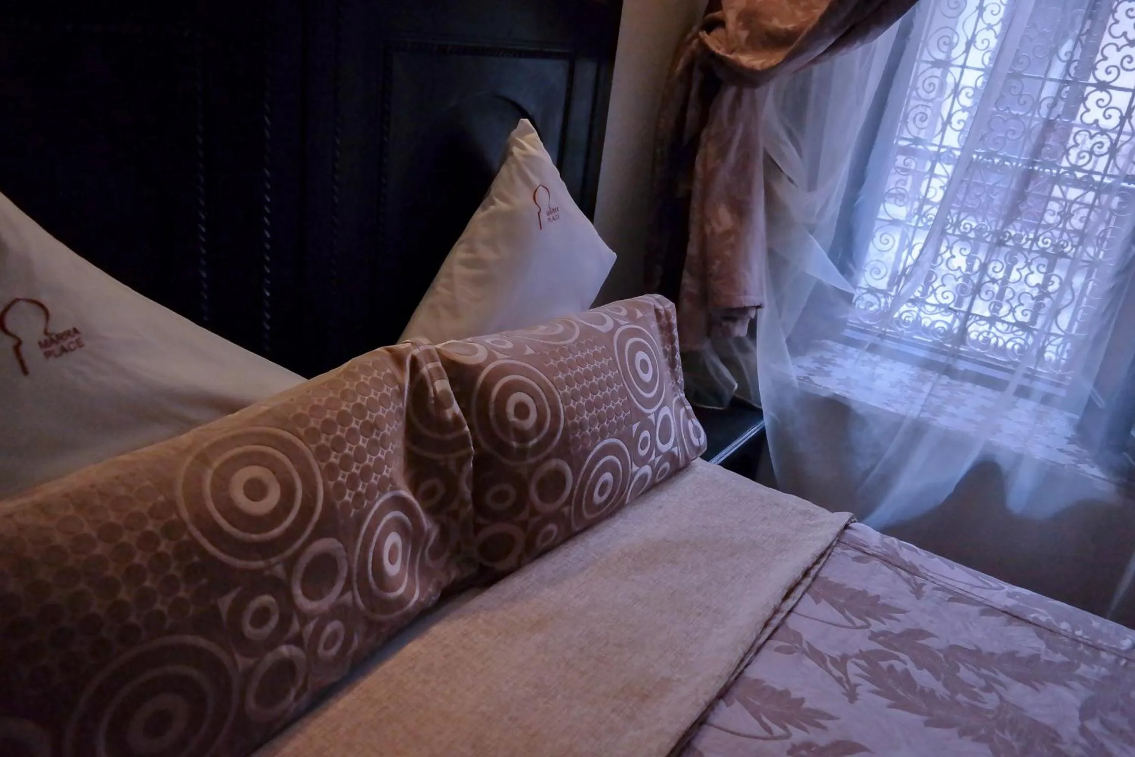 Bed in Riad Hôtel Marraplace