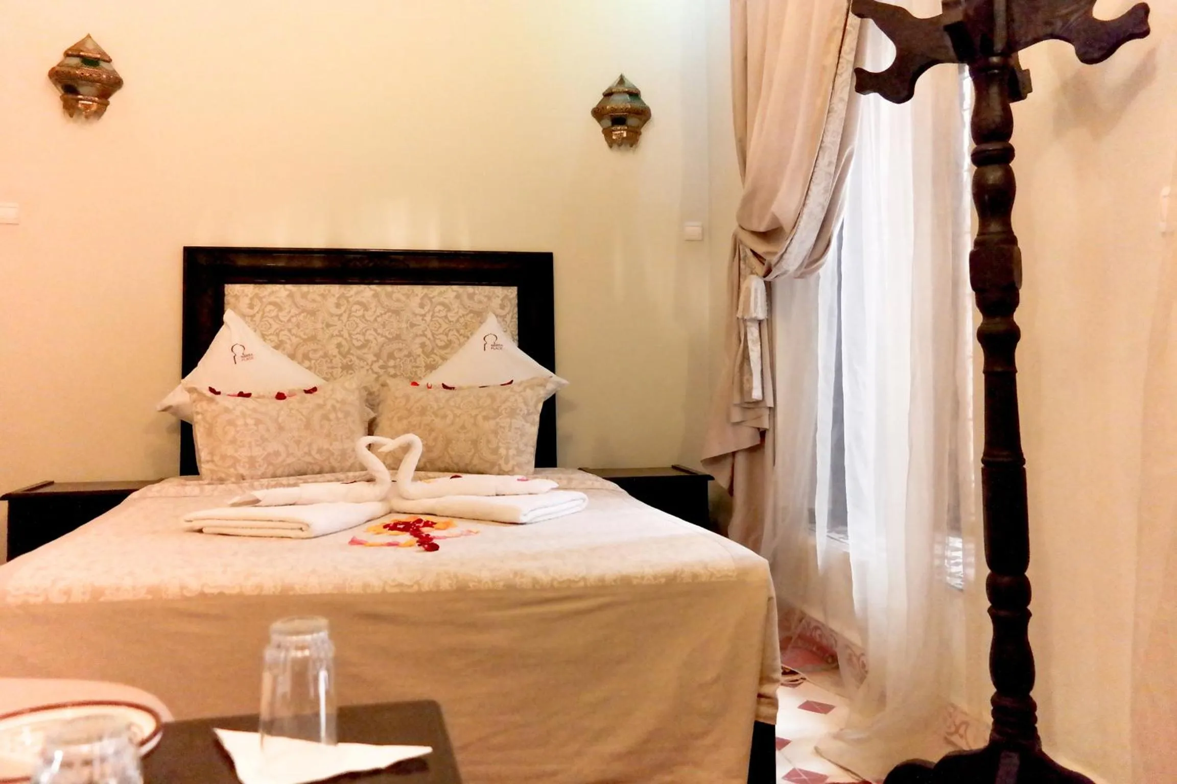 Bed in Riad Hôtel Marraplace