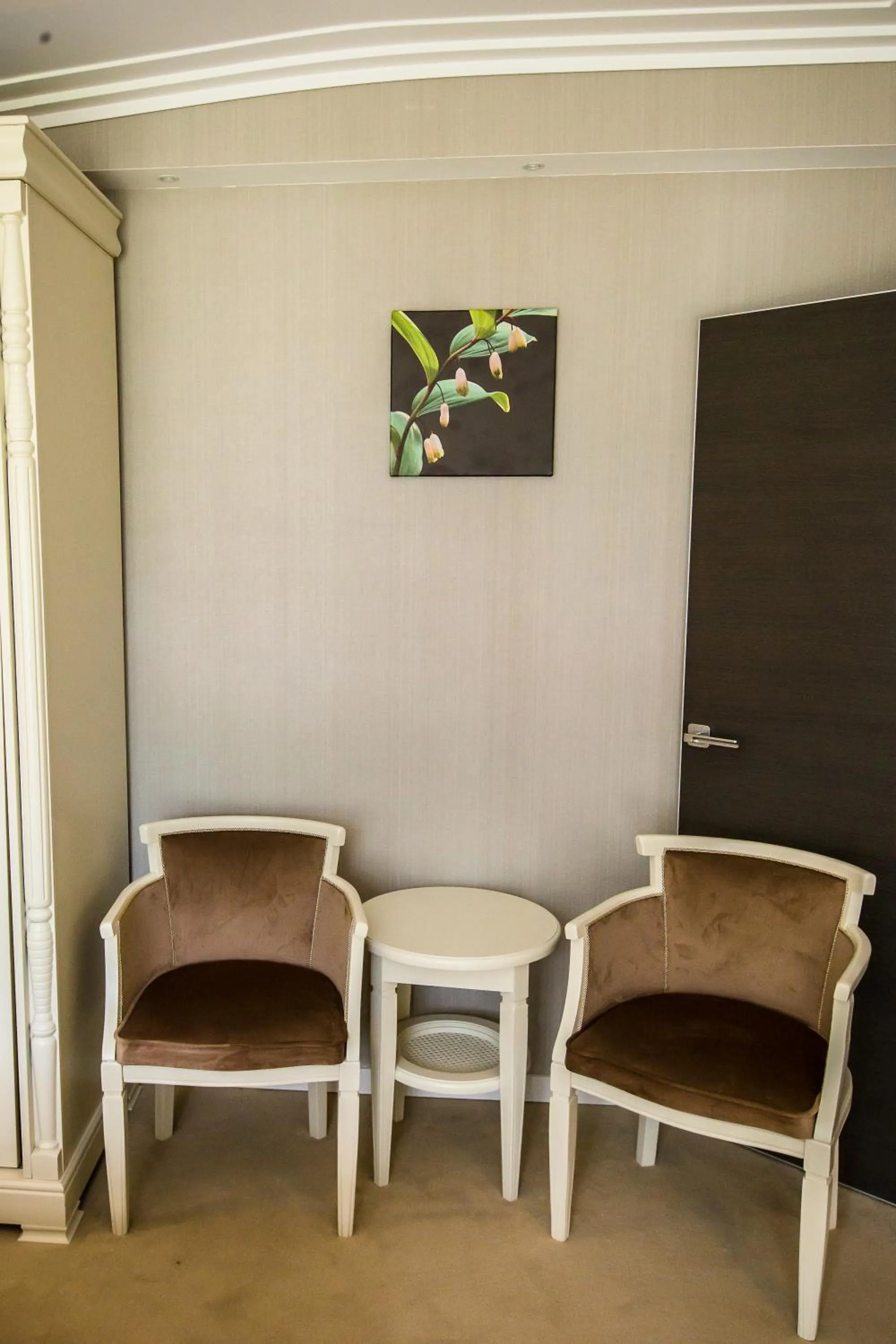 Decorative detail in HOTEL CARPAT INN