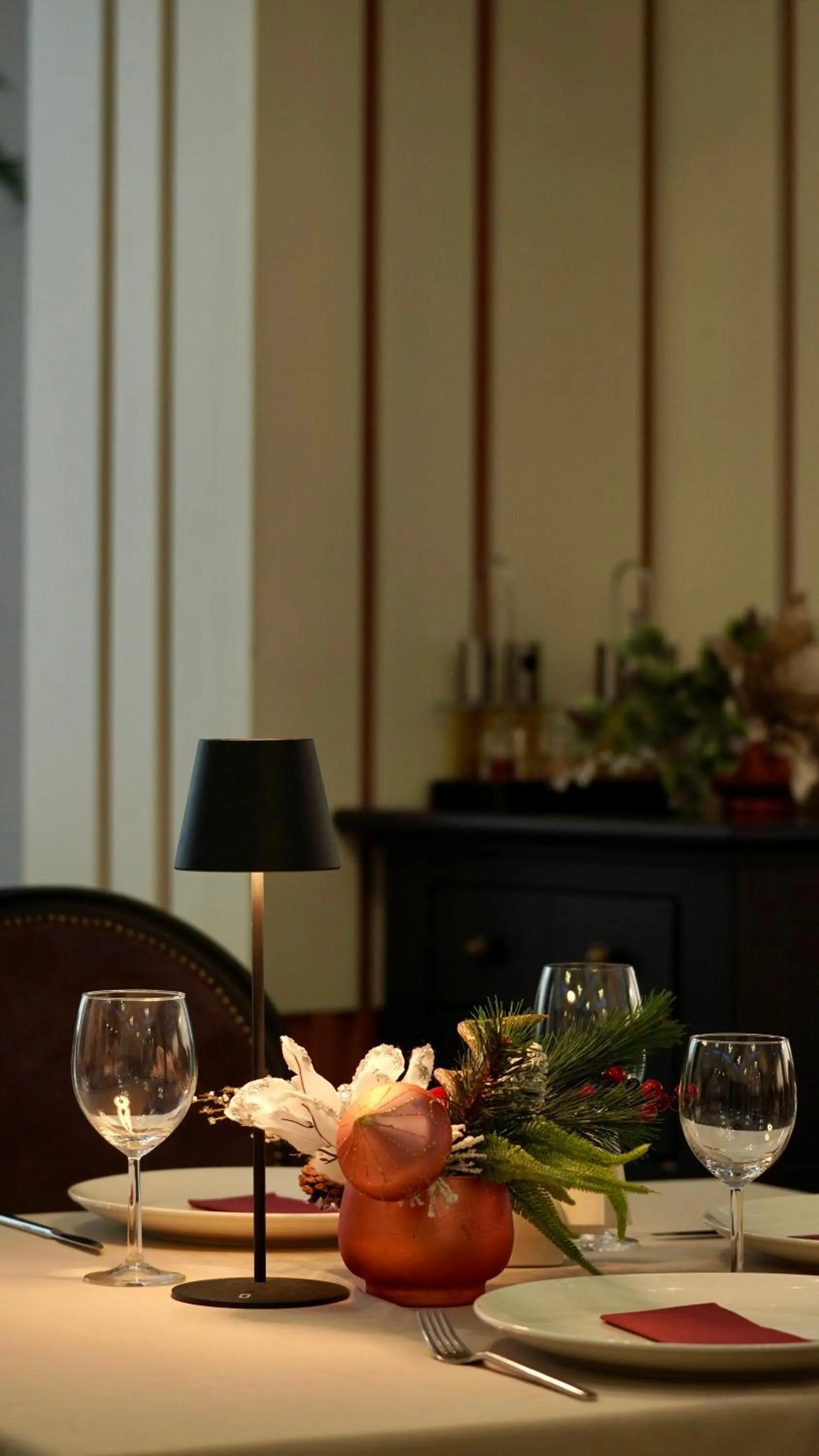 Restaurant/places to eat in HOTEL CARPAT INN