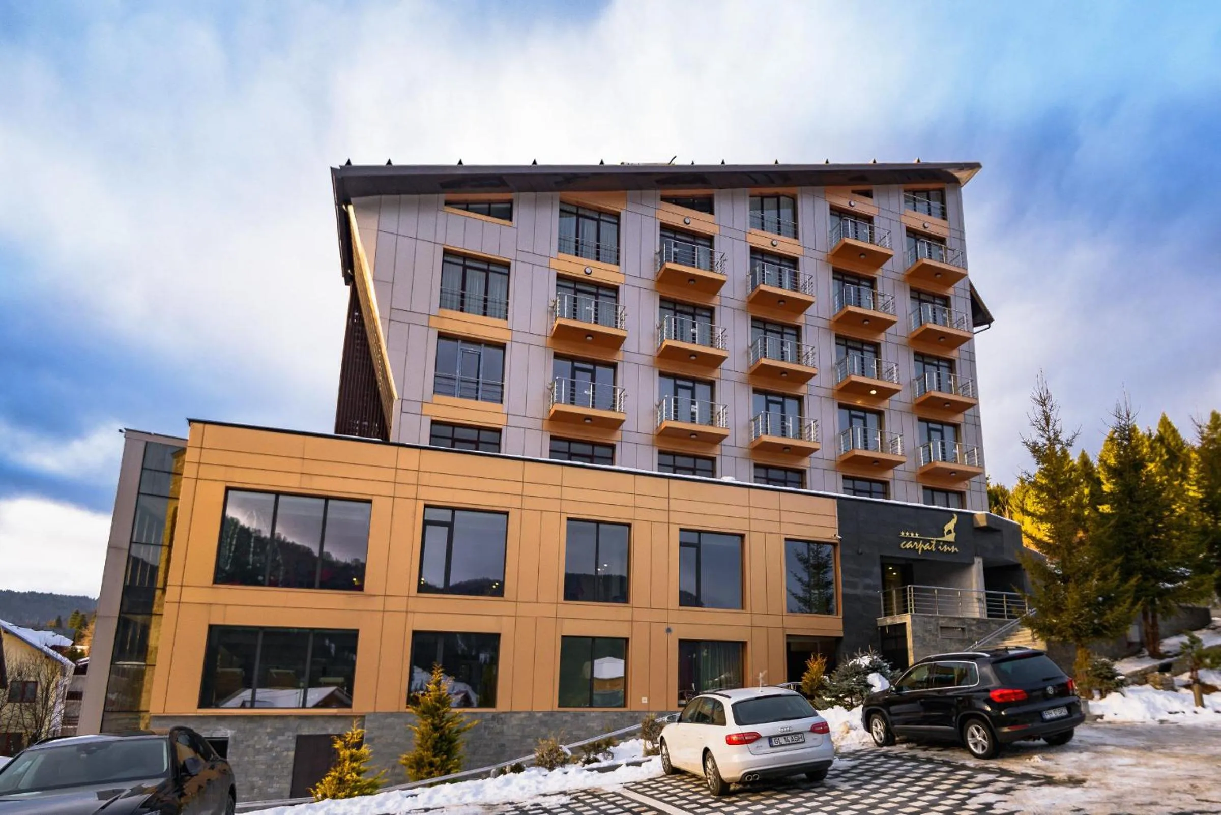 Property building in HOTEL CARPAT INN