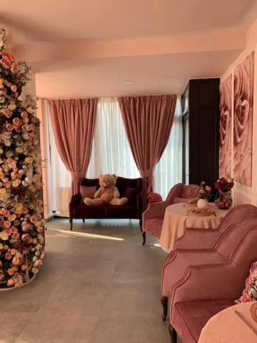 Restaurant/places to eat in HOTEL CARPAT INN