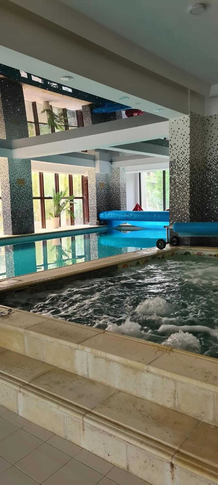 Hot Tub in HOTEL CARPAT INN