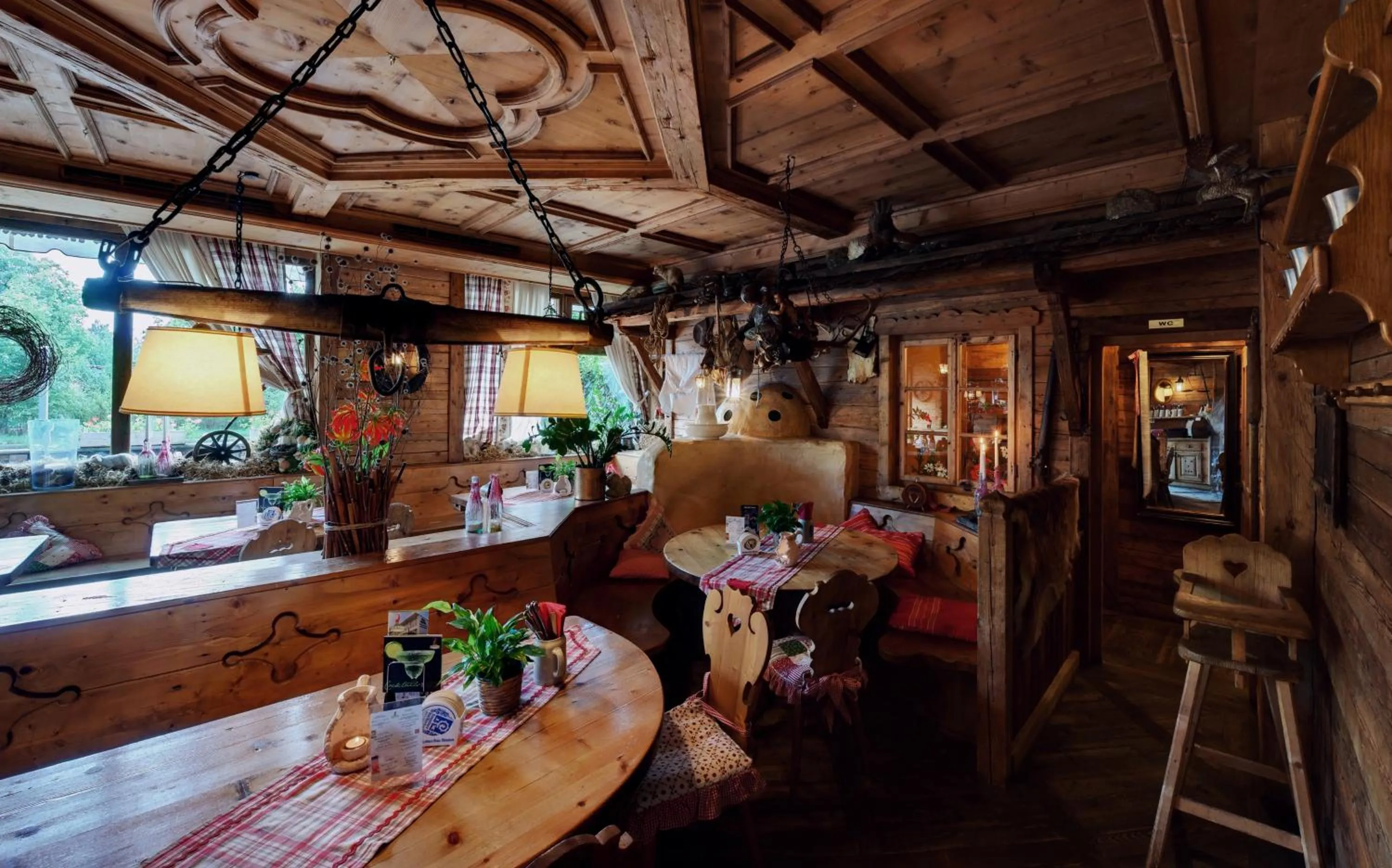 Restaurant/places to eat in Hotel Almwirt