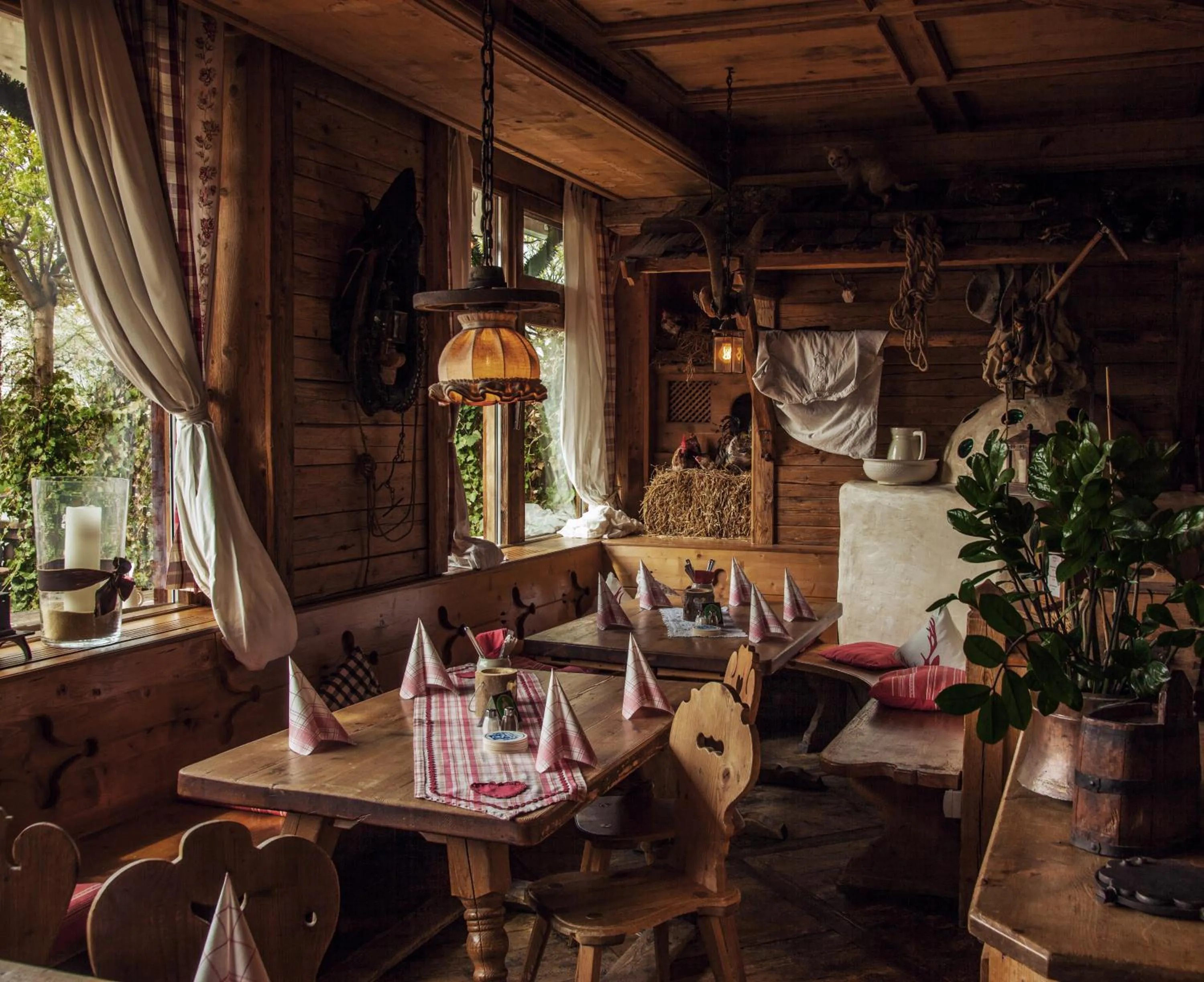 Restaurant/places to eat in Hotel Almwirt