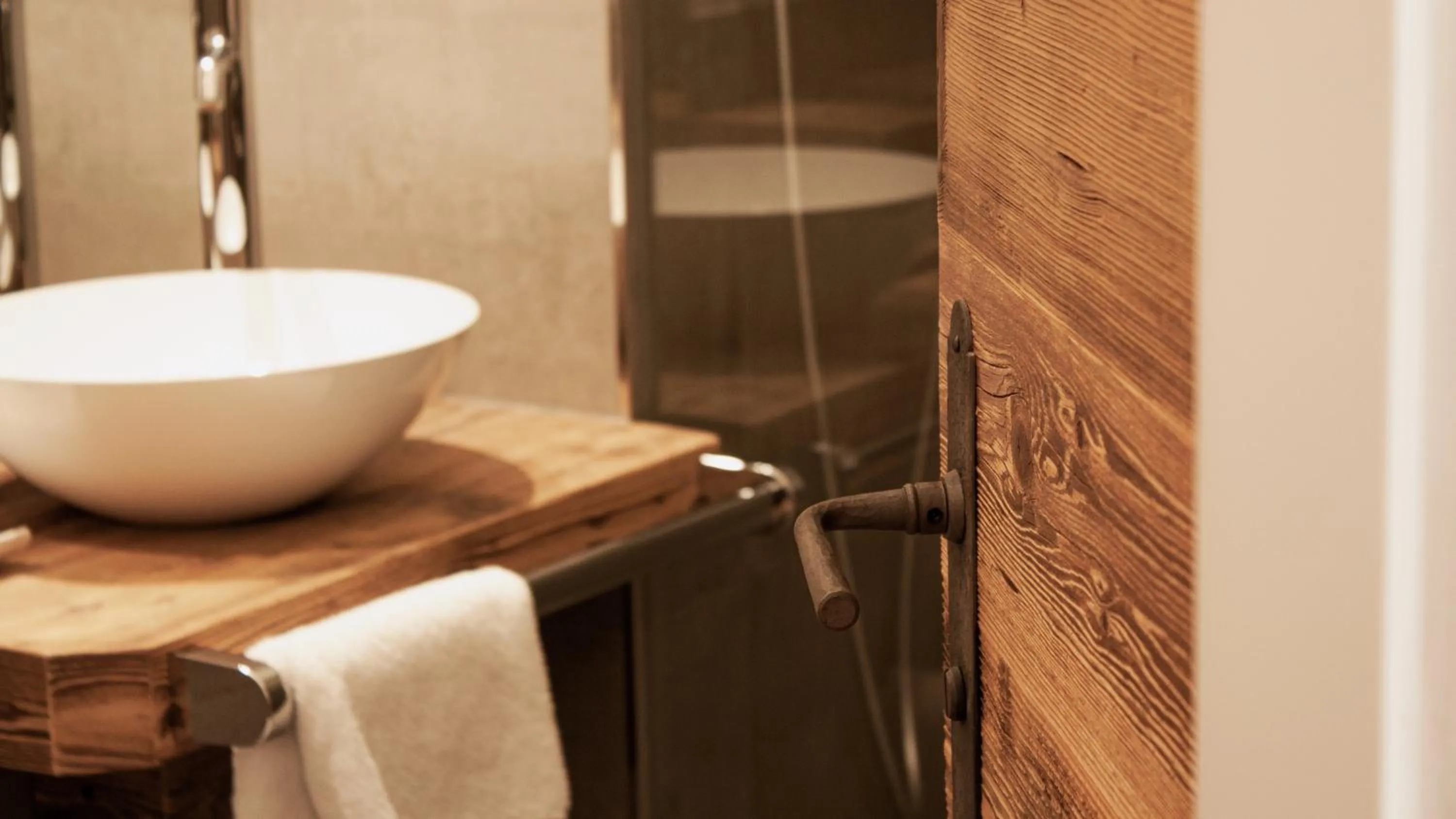 Bathroom in Hotel Almwirt