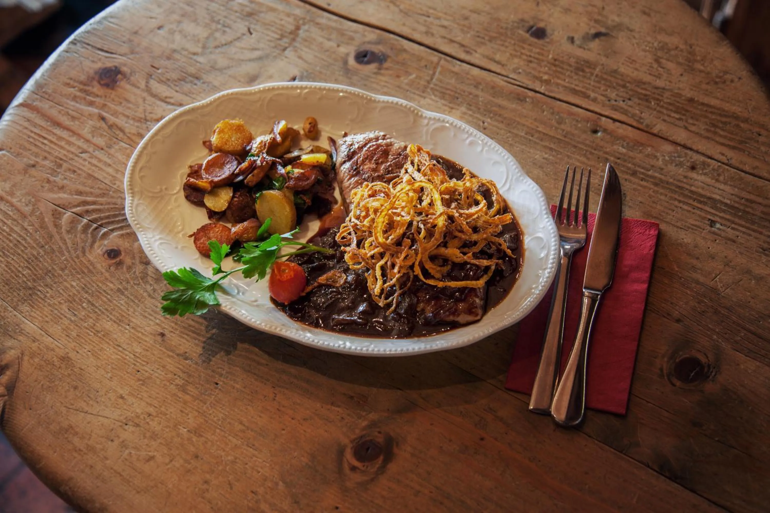 Restaurant/places to eat in Hotel Almwirt