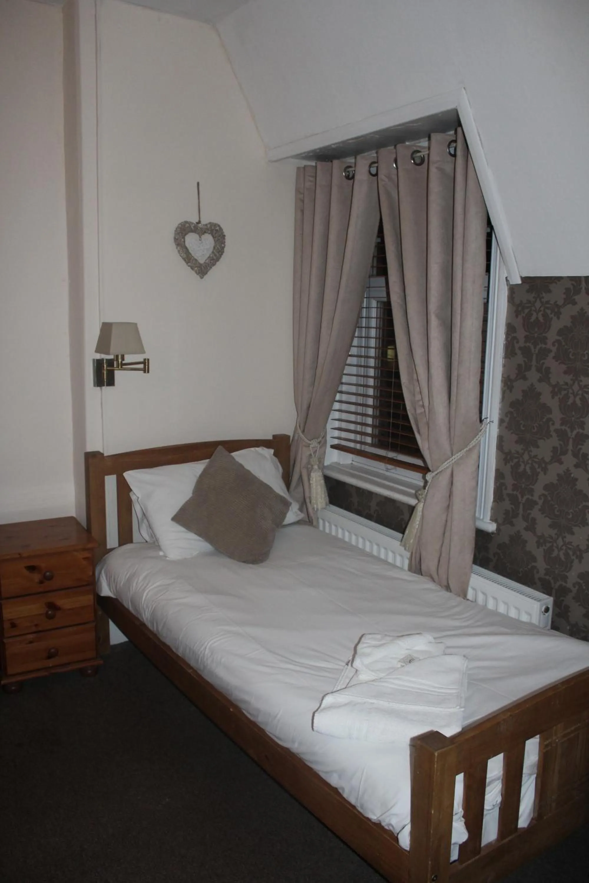 Decorative detail, Bed in Station Inn