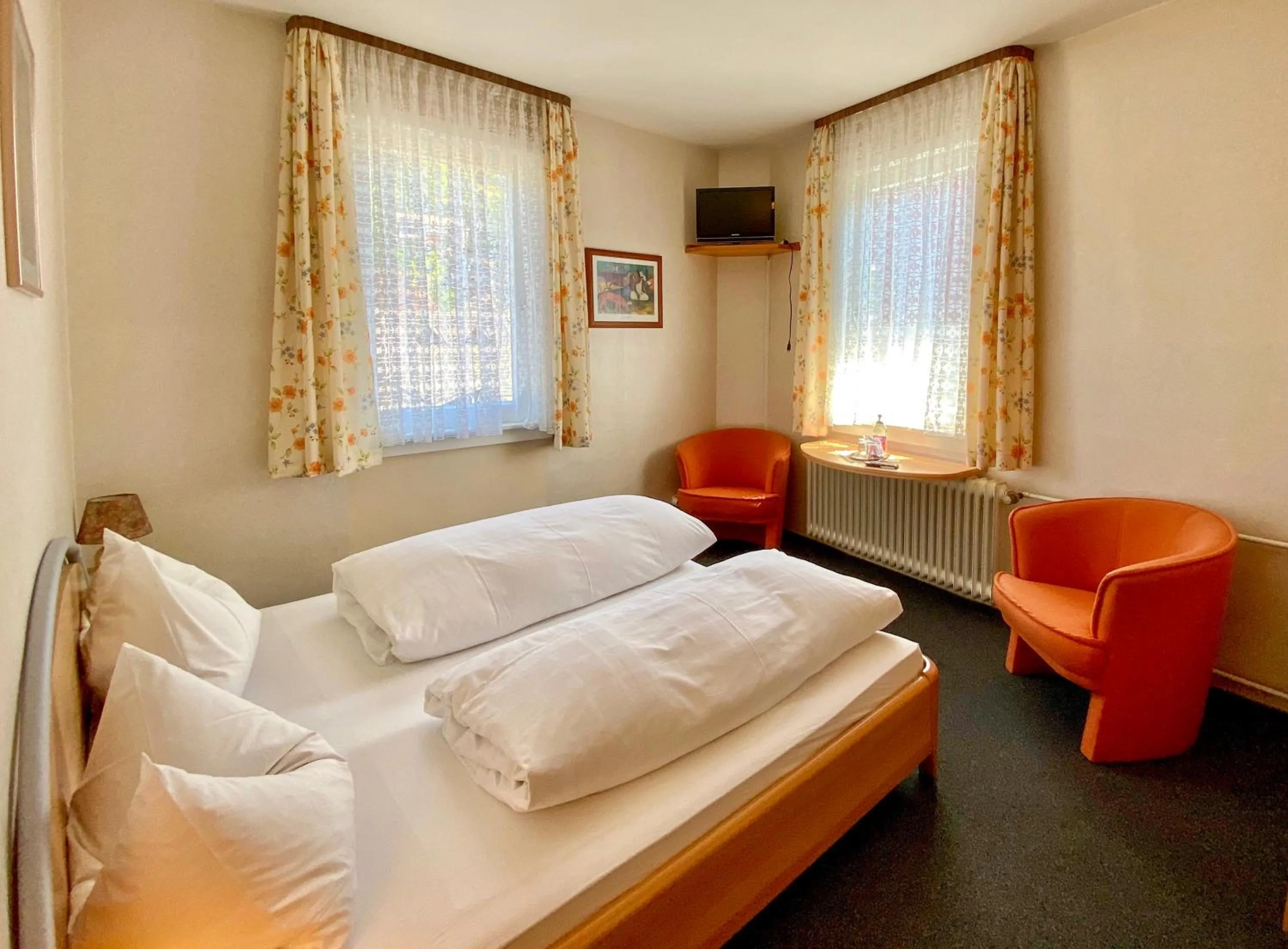Photo of the whole room, Bed in Schwarzwaldgasthaus Linde
