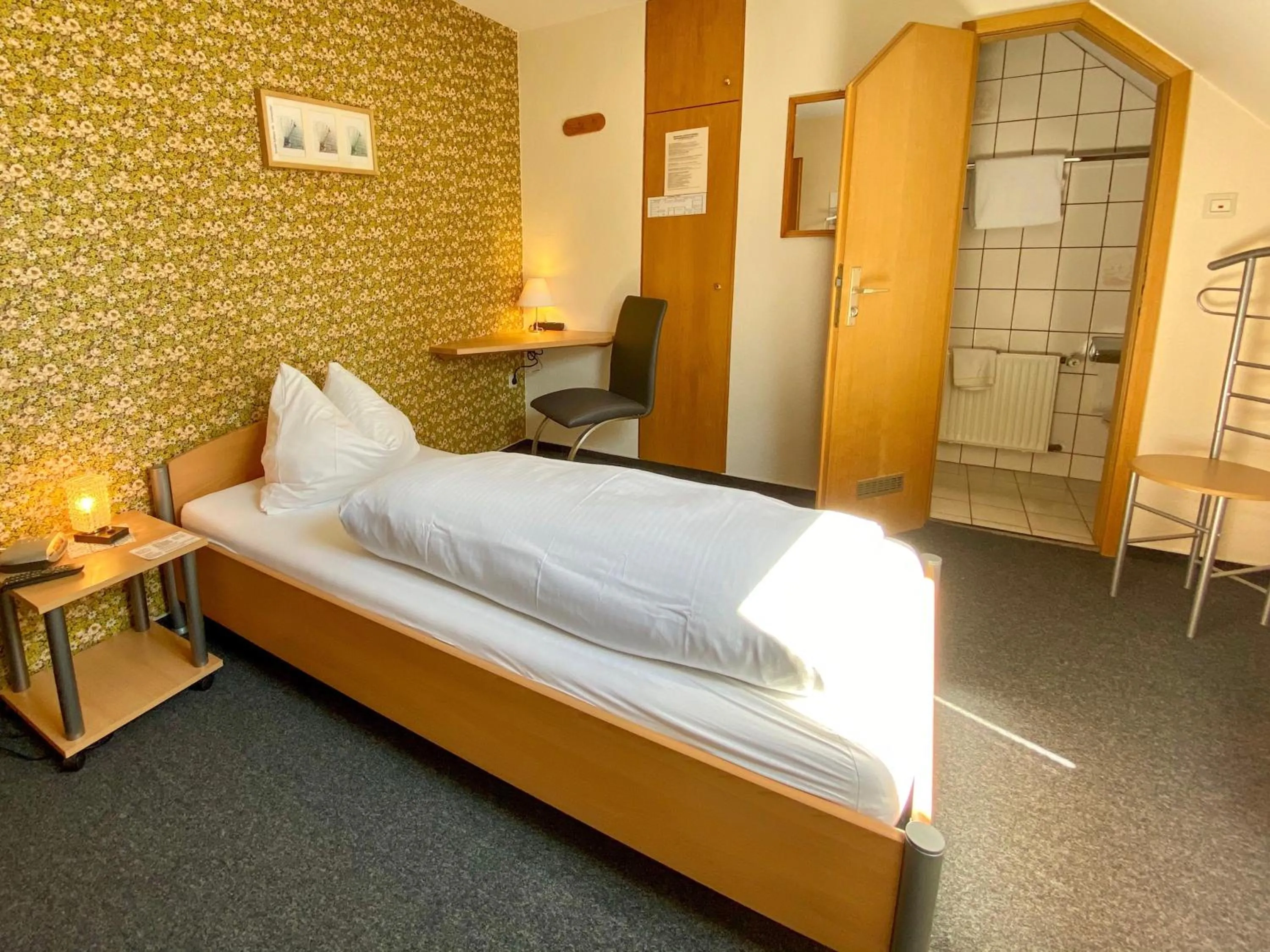 Photo of the whole room, Bed in Schwarzwaldgasthaus Linde