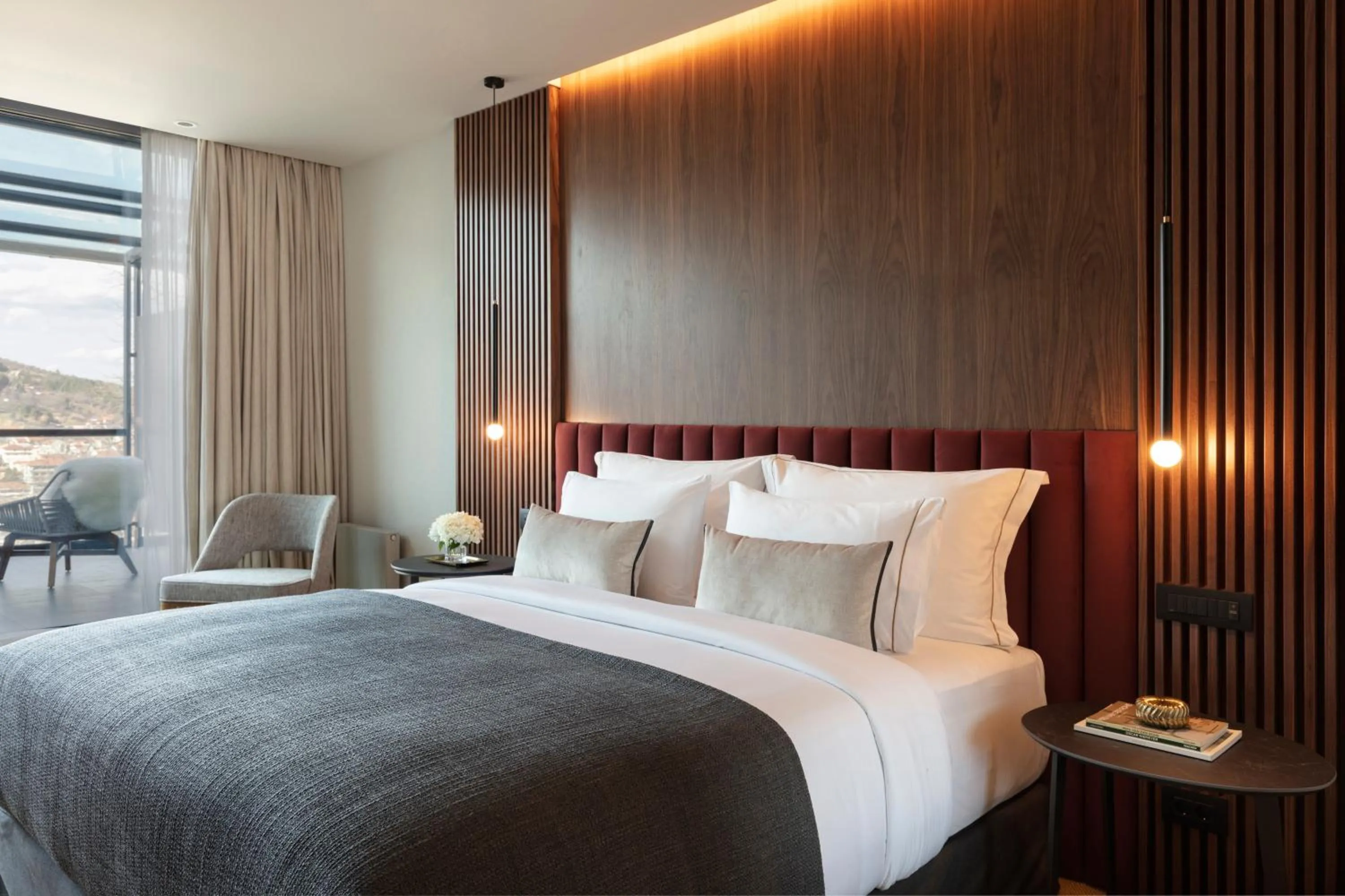 Bed in The Lynx Mountain Resort