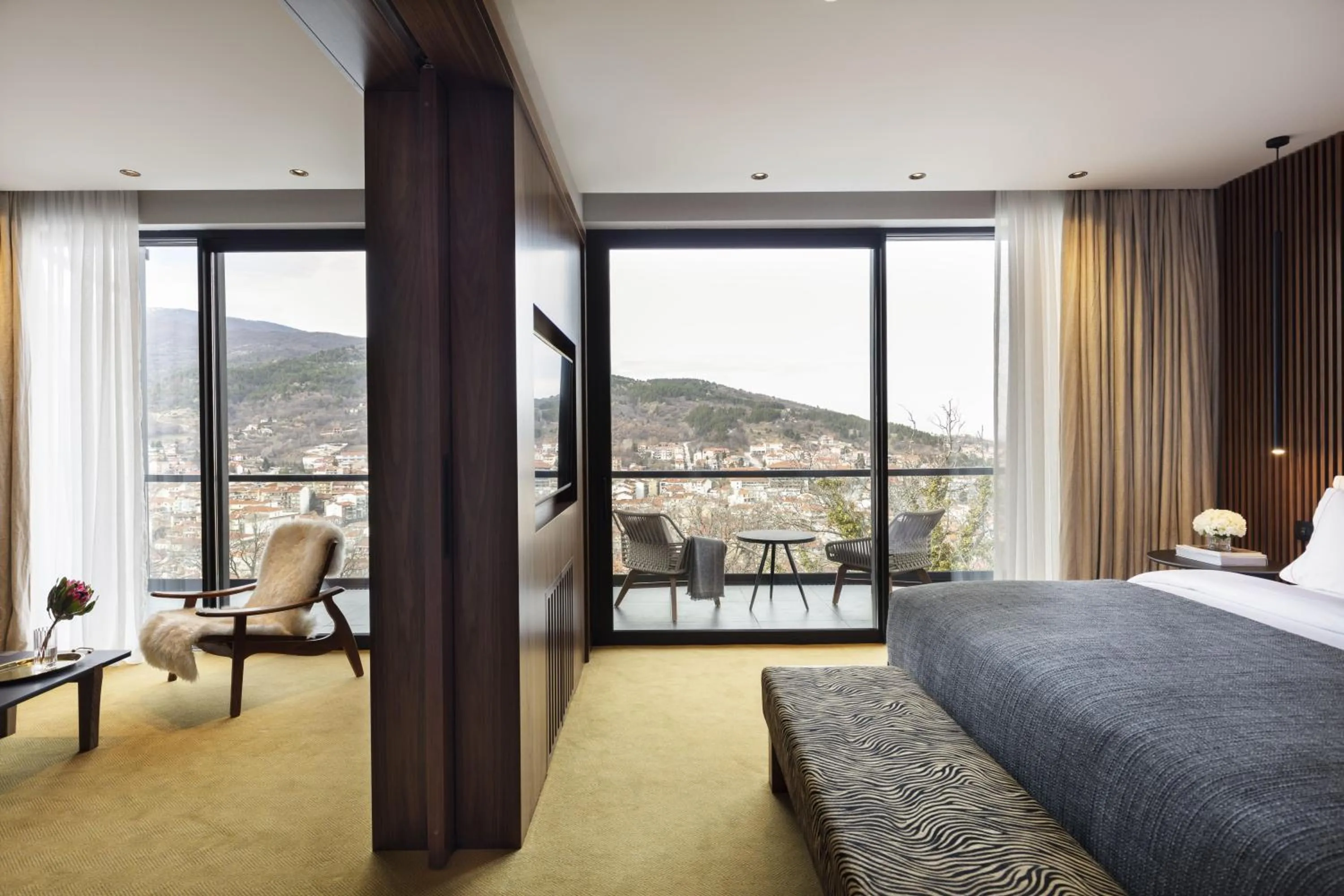 Bed in The Lynx Mountain Resort