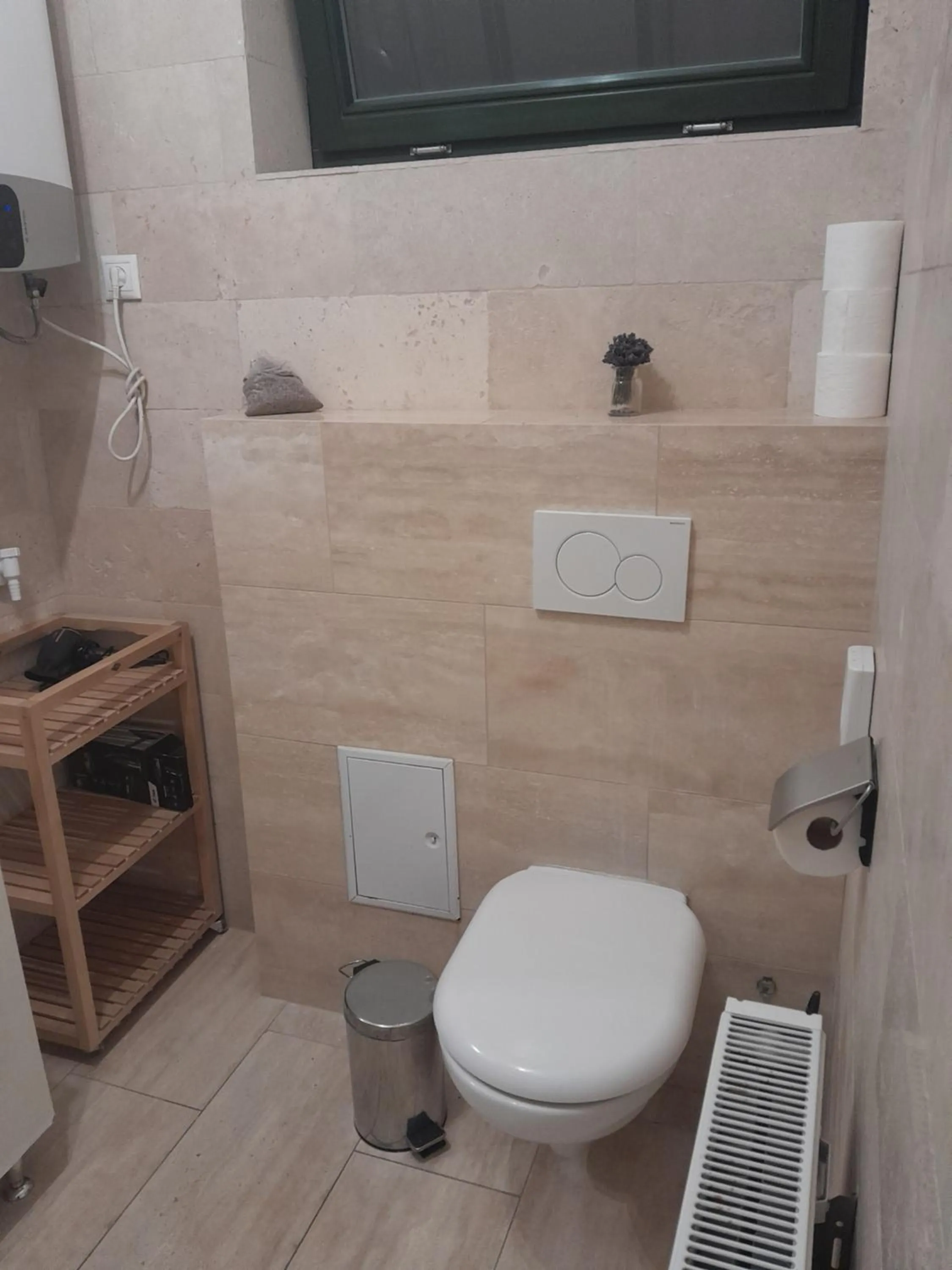 Toilet in Éjjeli Bagoly Étterem és Panzió